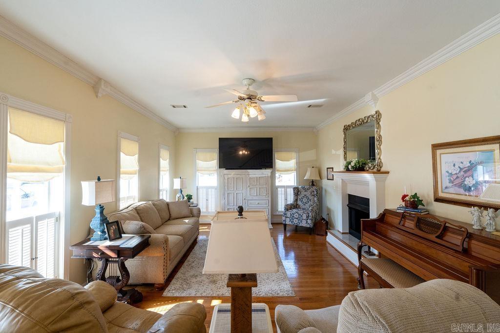 608 River Oaks Boulevard Property Photo 6