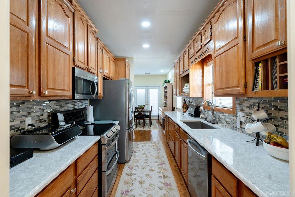 608 River Oaks Boulevard Property Photo 12