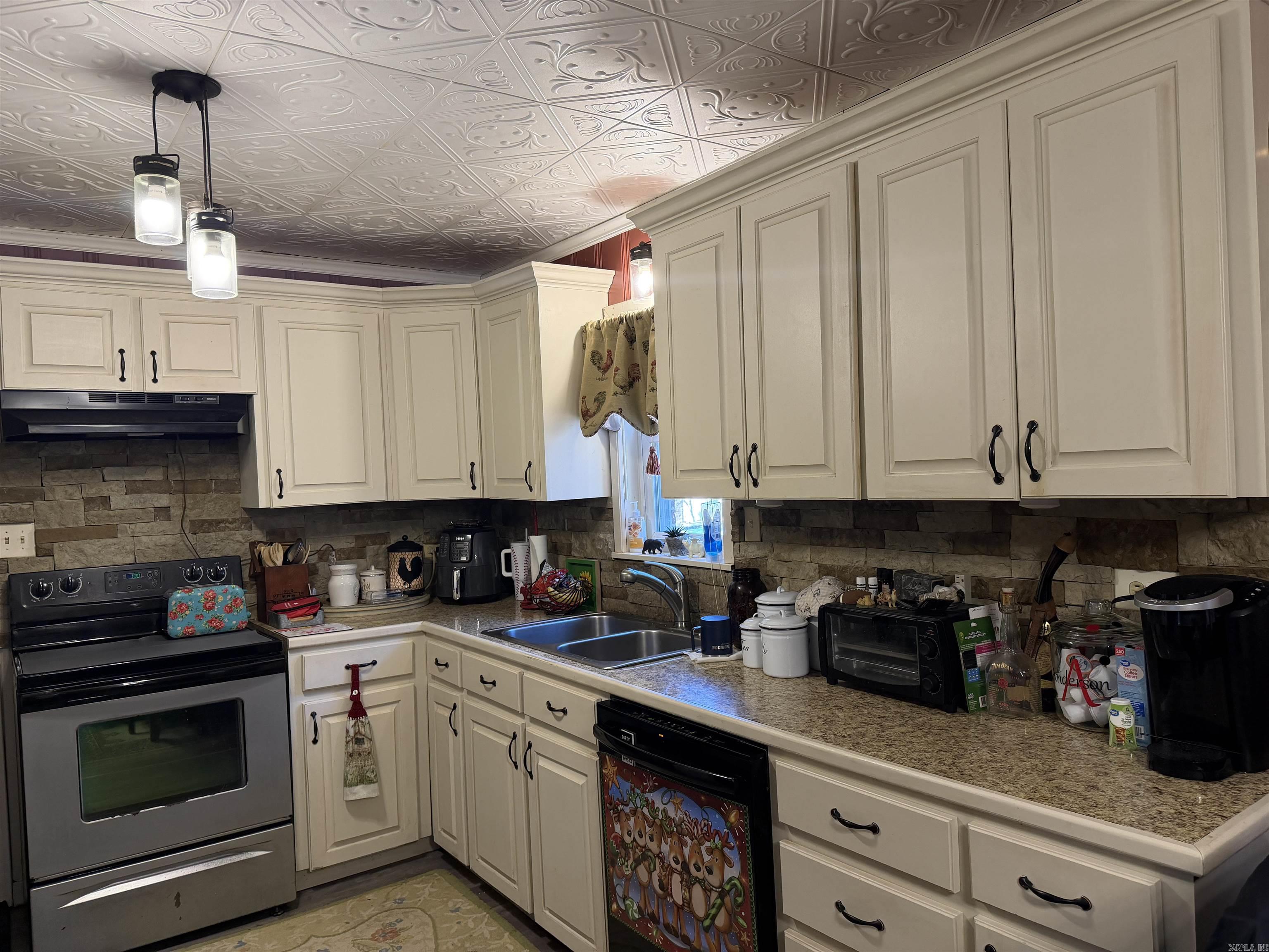 512 West Street Property Photo 9