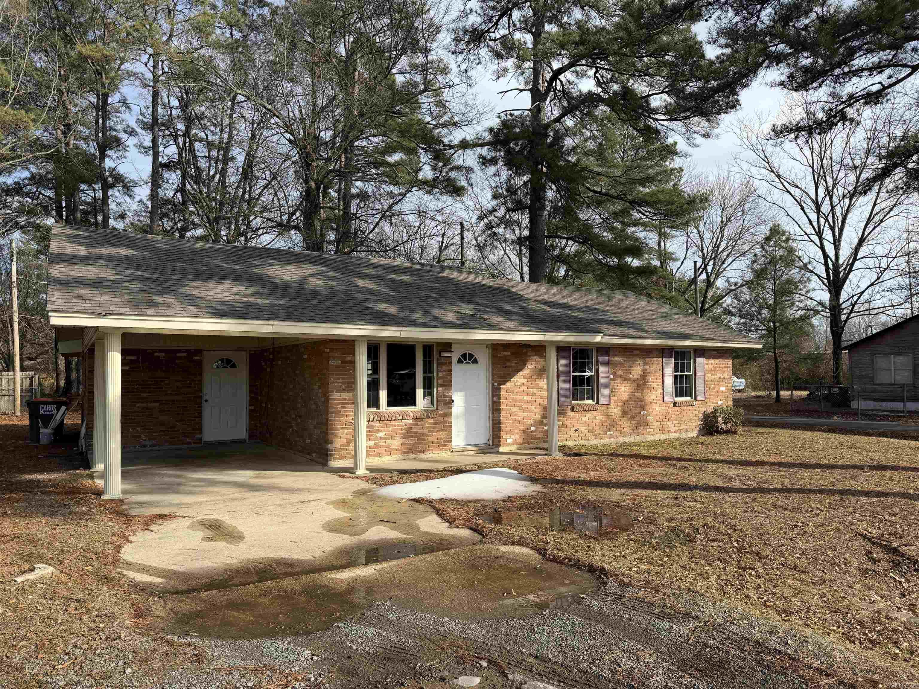3119 S Catalpa Property Photo 2