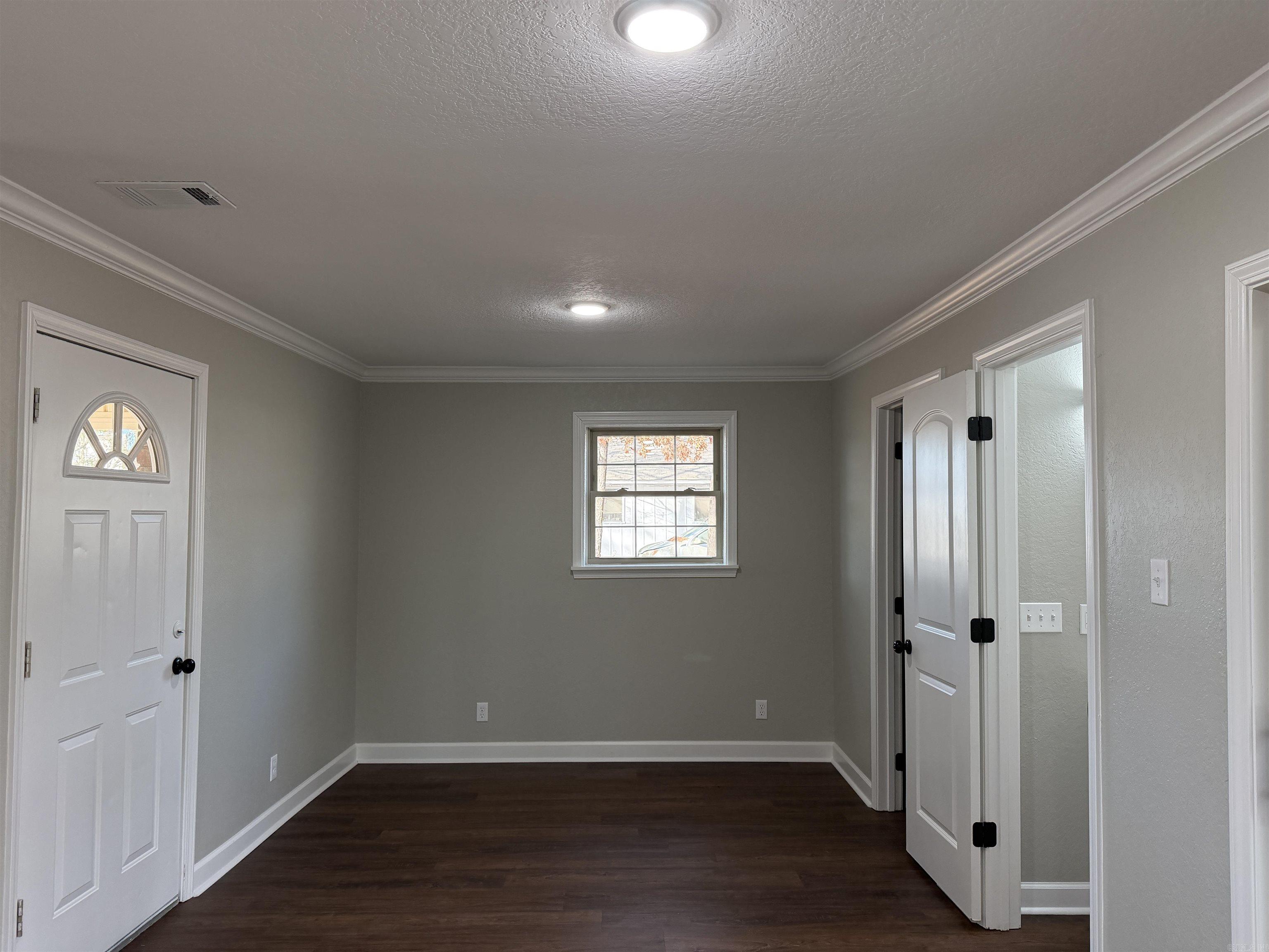 3119 S Catalpa Property Photo 7