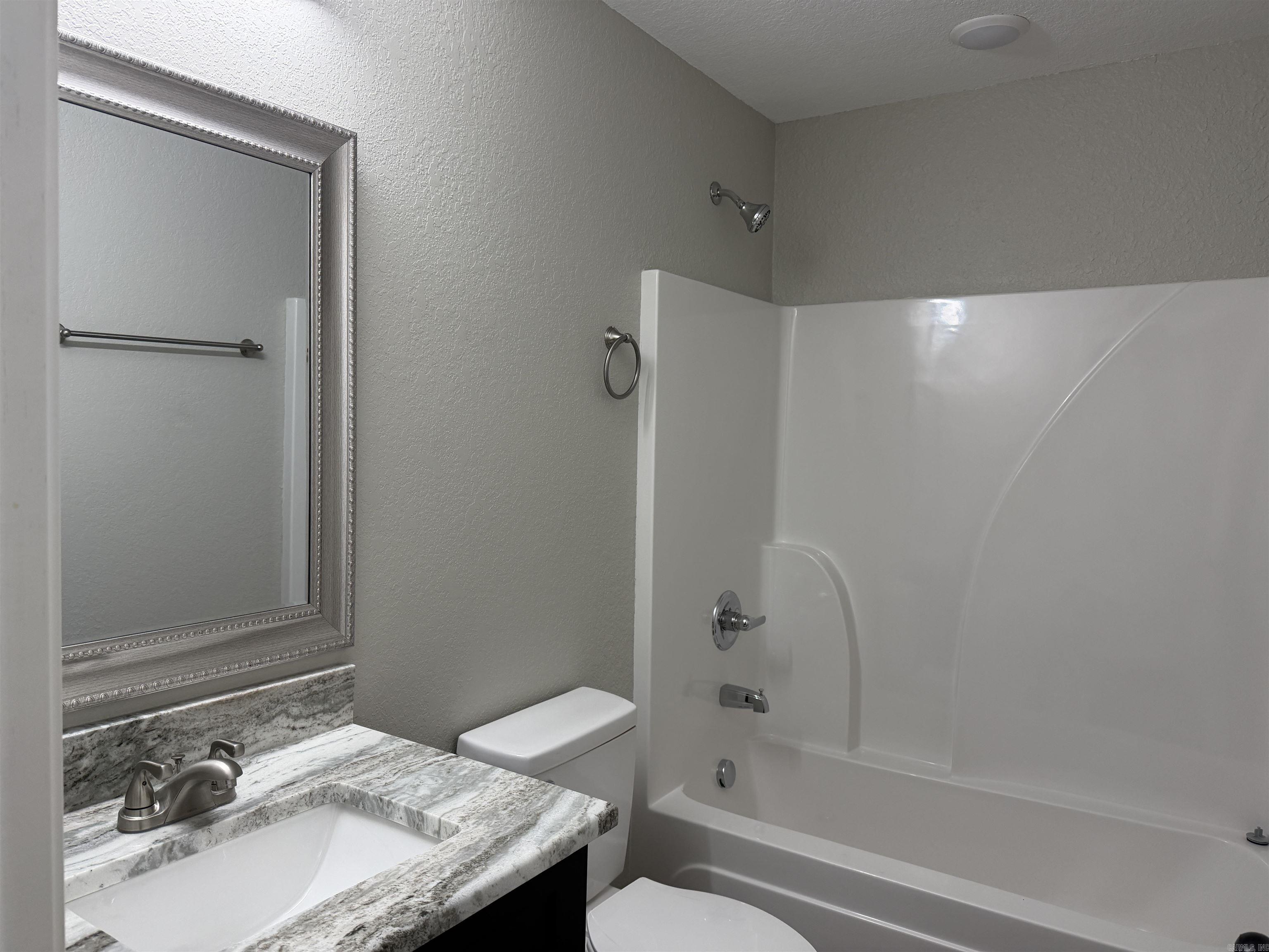3119 S Catalpa Property Photo 12