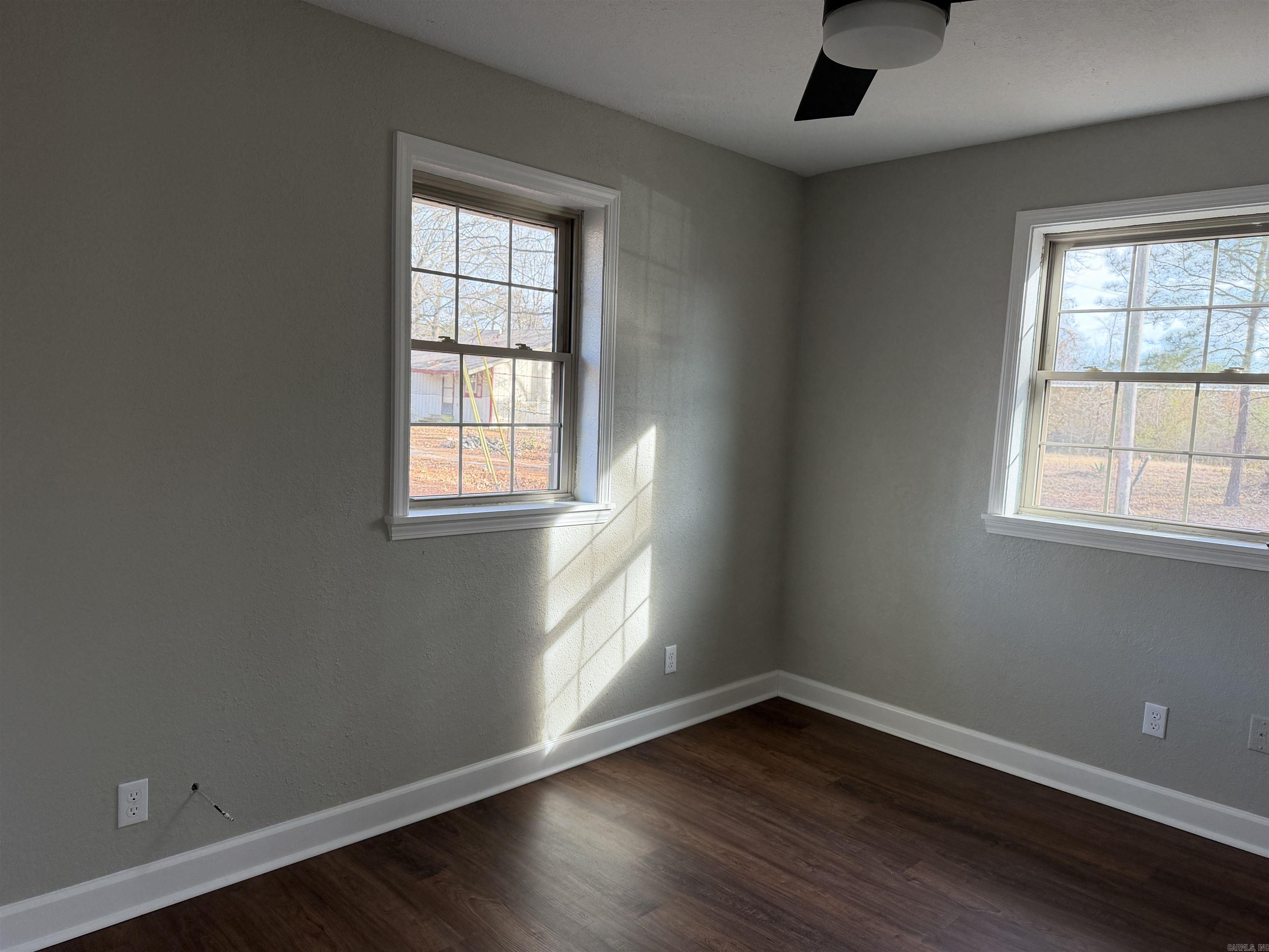 3119 S Catalpa Property Photo 13