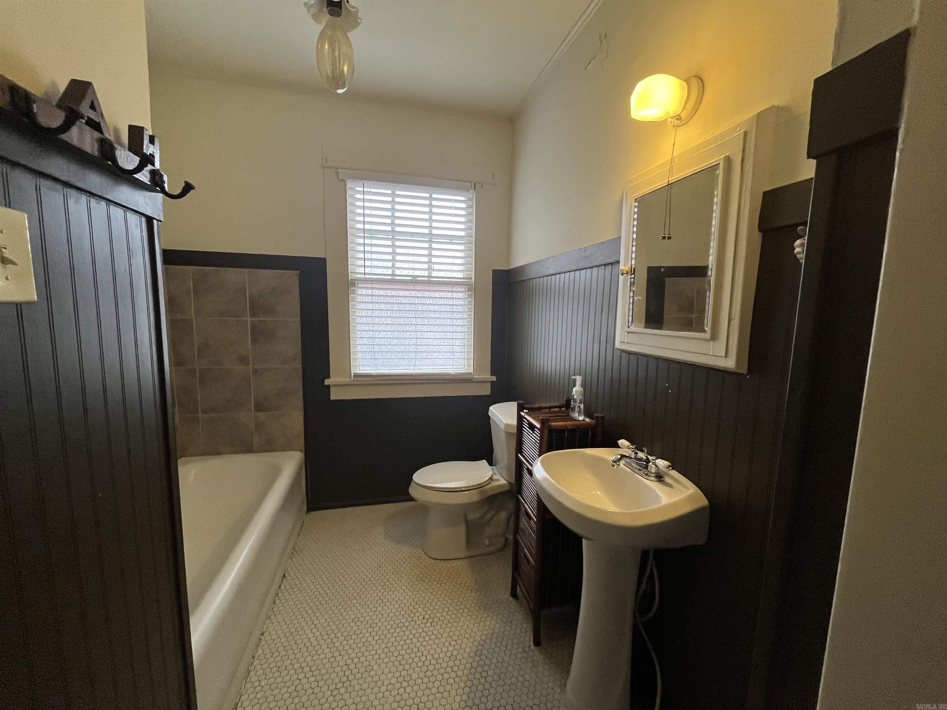 4819 Lee Avenue Property Photo 12