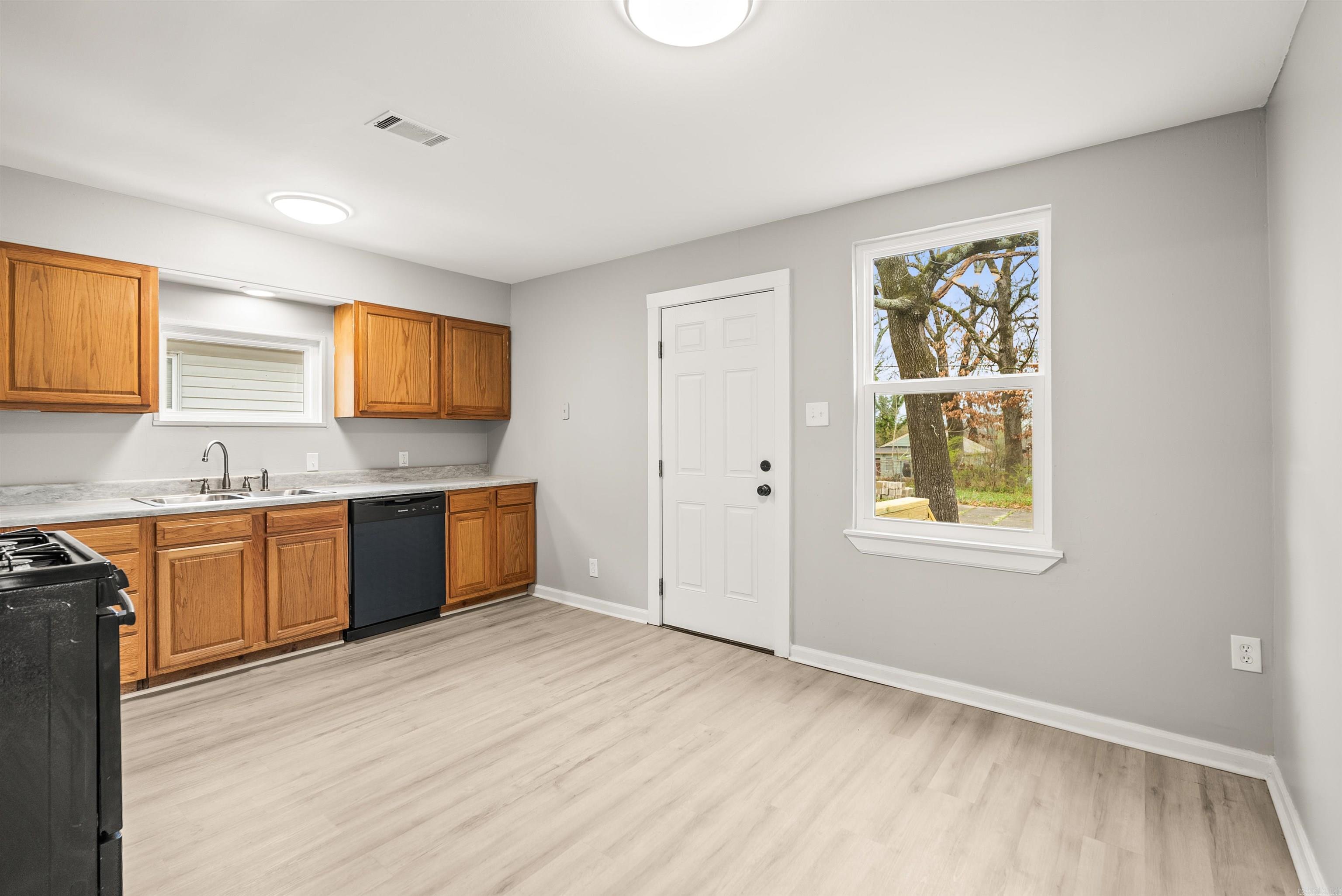 2111 S Tyler Street Property Photo 6