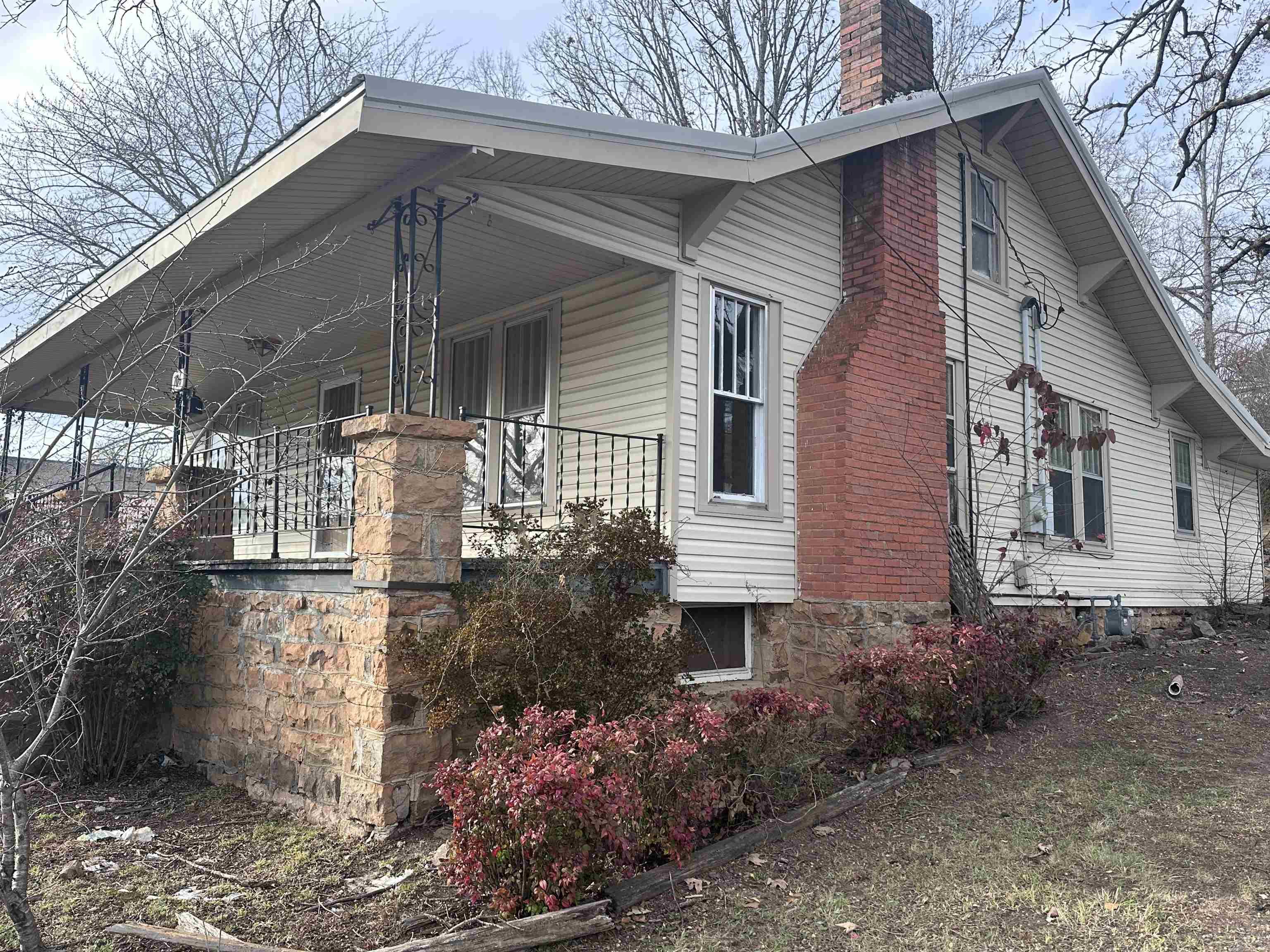 706 W Main Property Photo 1