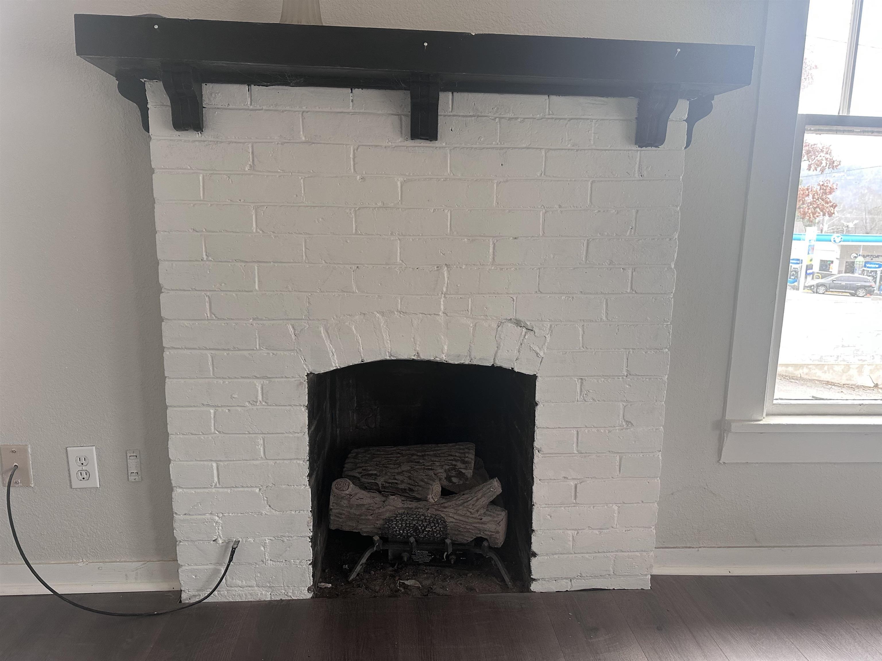 706 W Main Property Photo 3