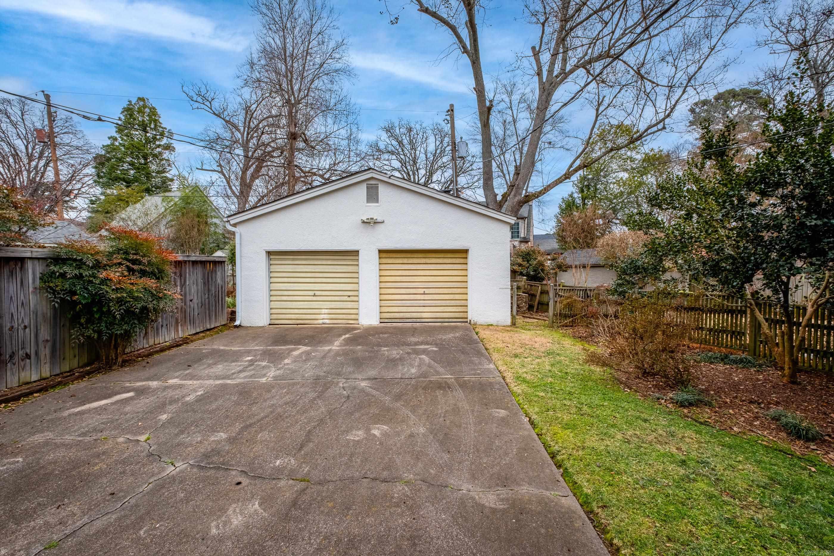 4820 Crestwood Drive Property Photo 10