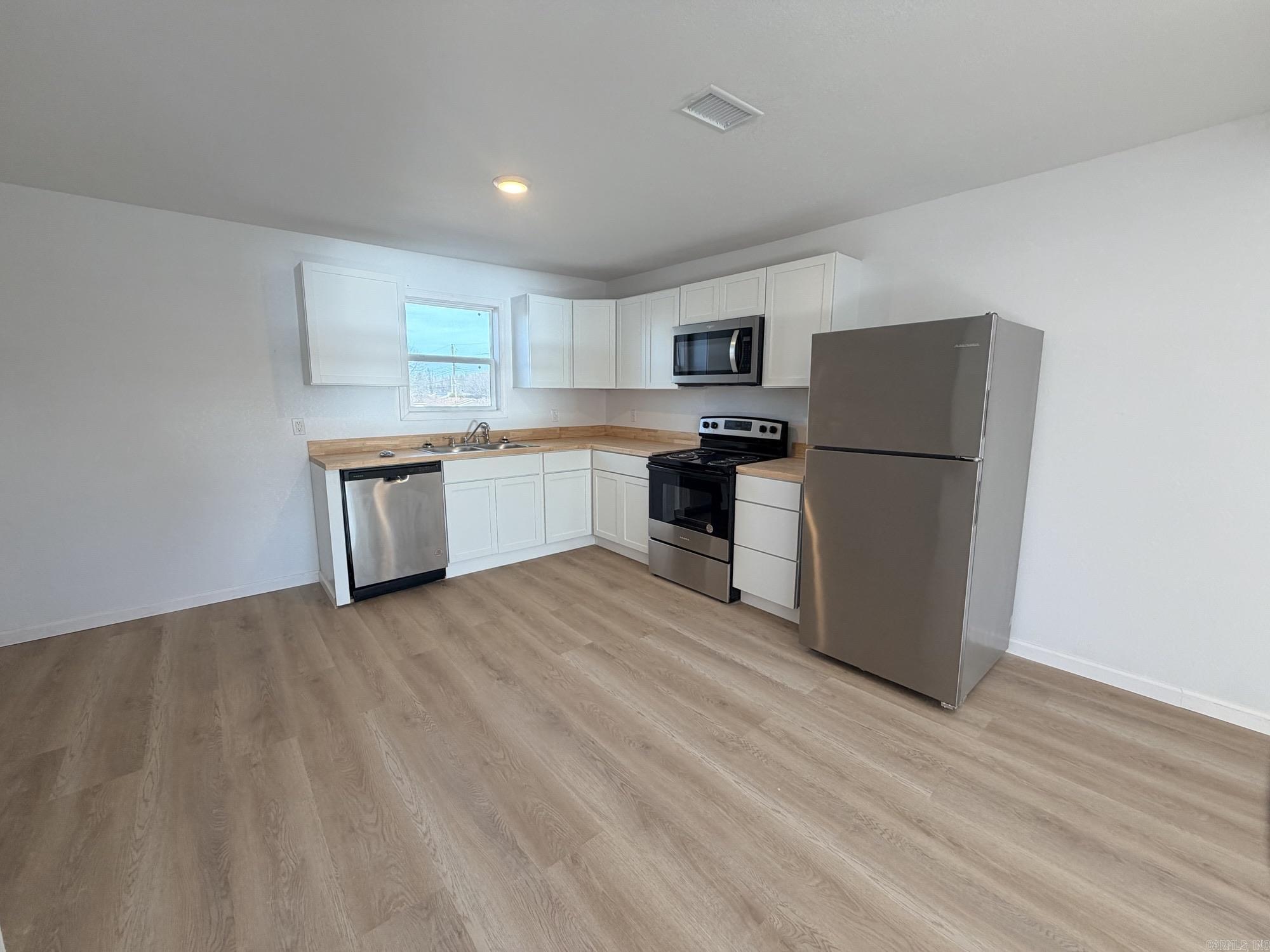 1205 W Hunt St Property Photo 3