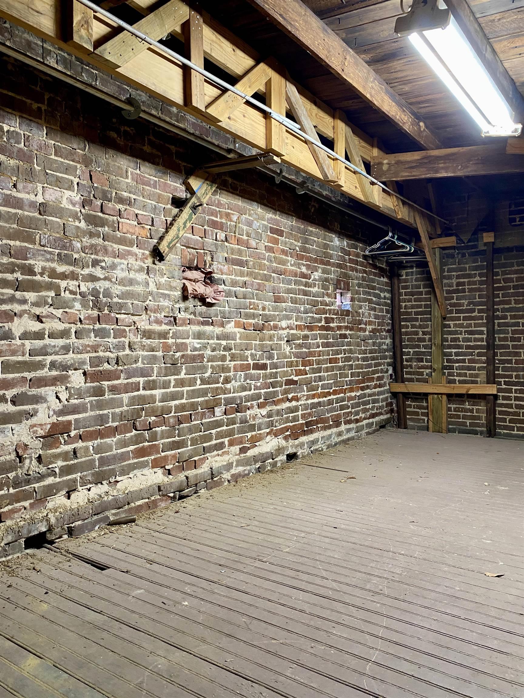 150 W Main Street Property Photo 16