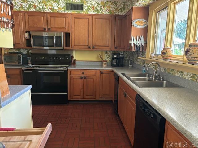 601 E 15th Street Property Photo 5