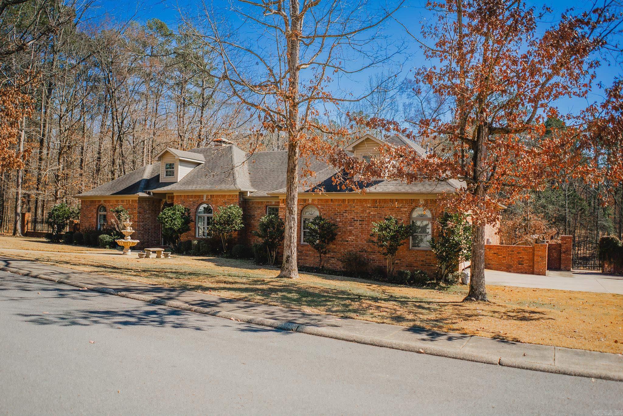 391 Crestwood Drive Property Photo 1