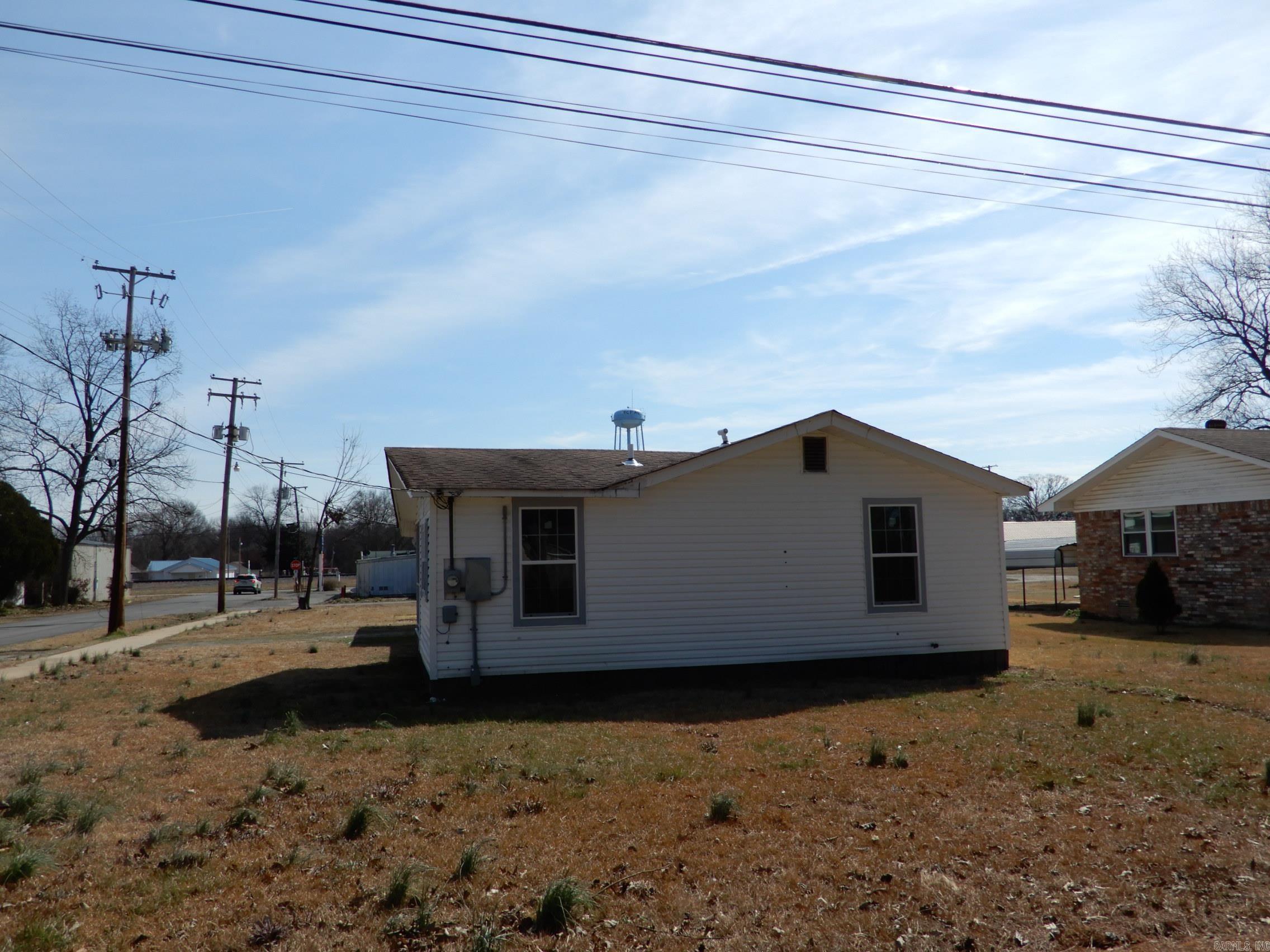 107 N Wilks Property Photo 4