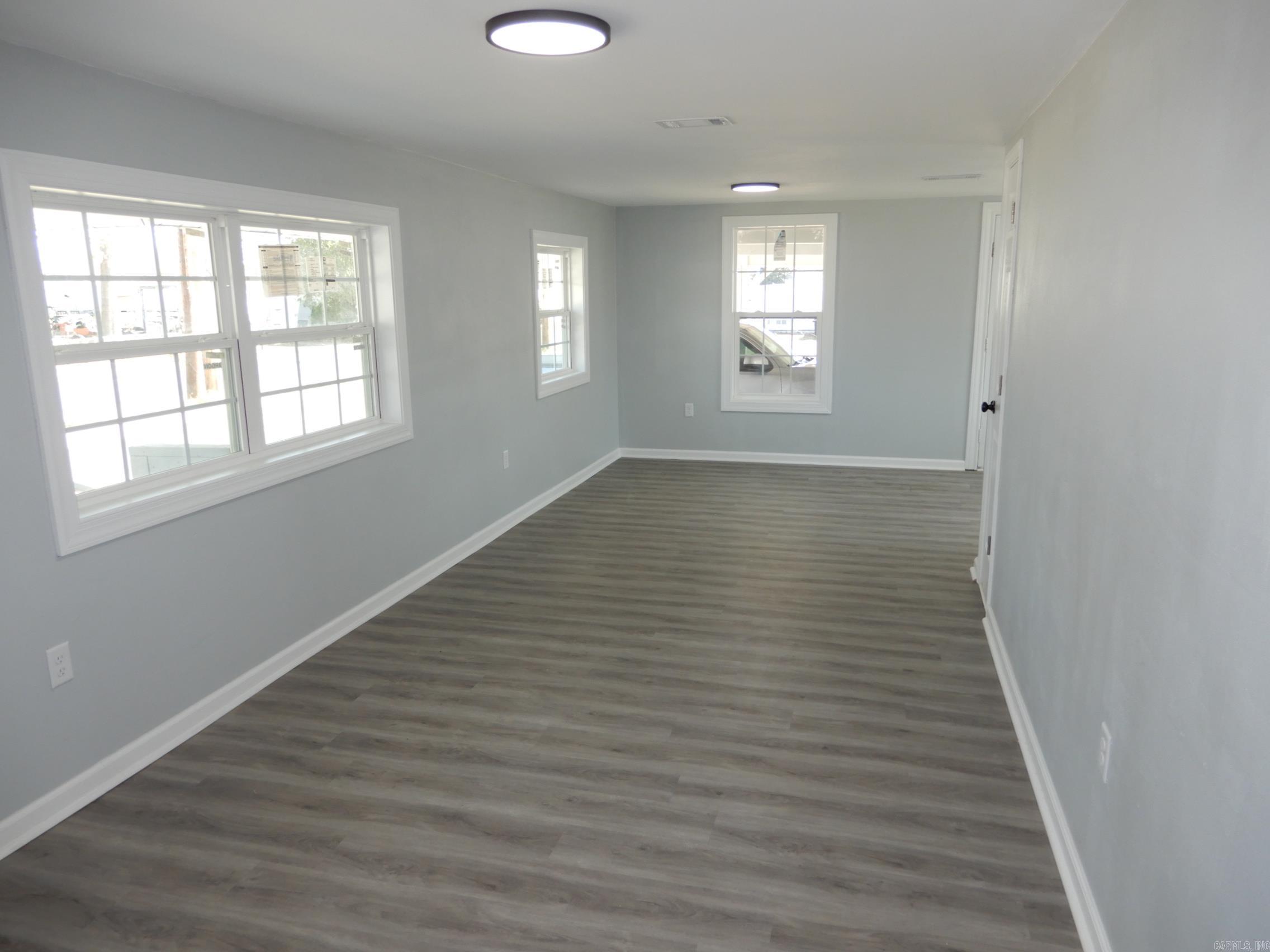 107 N Wilks Property Photo 7