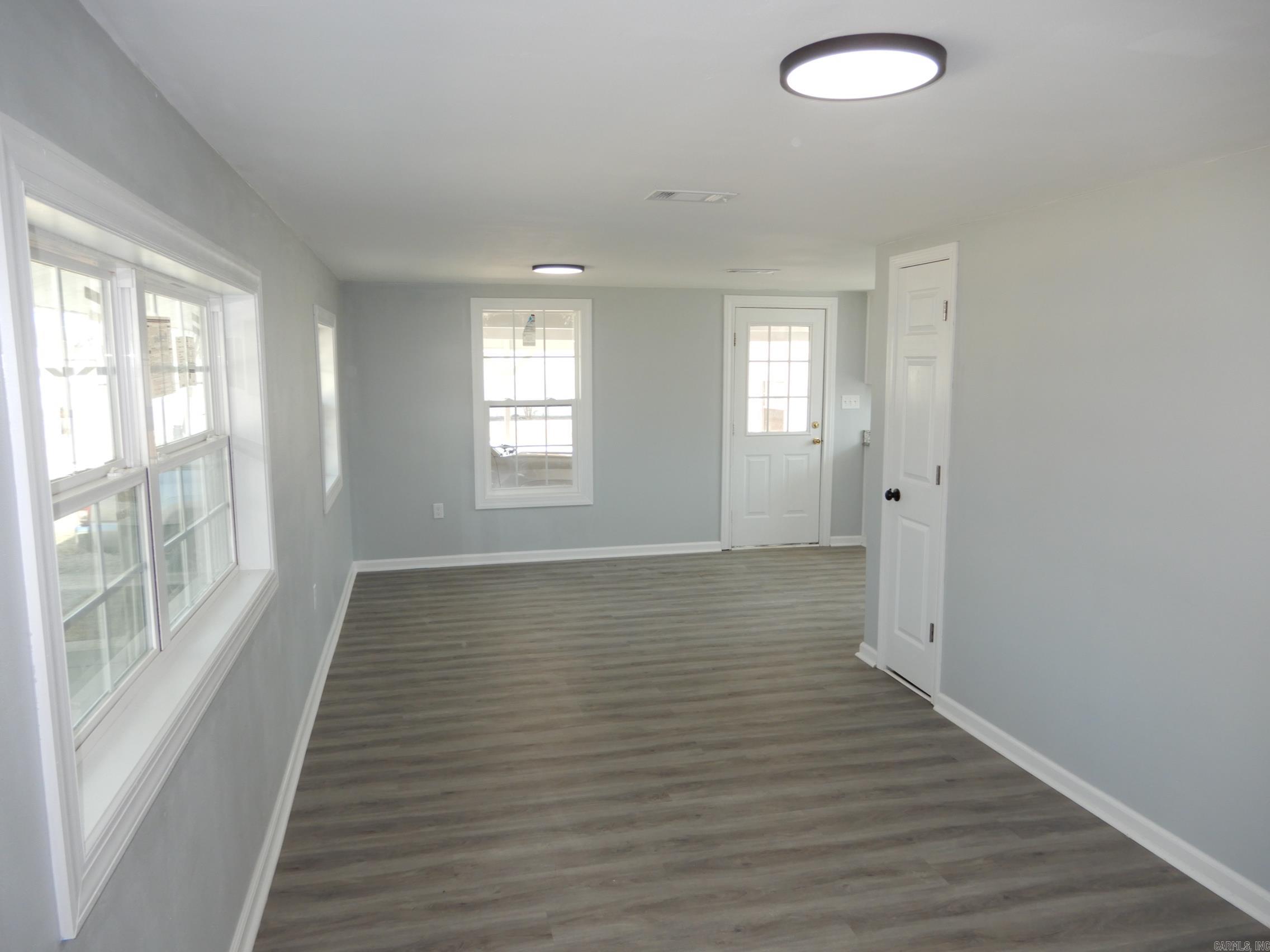 107 N Wilks Property Photo 8