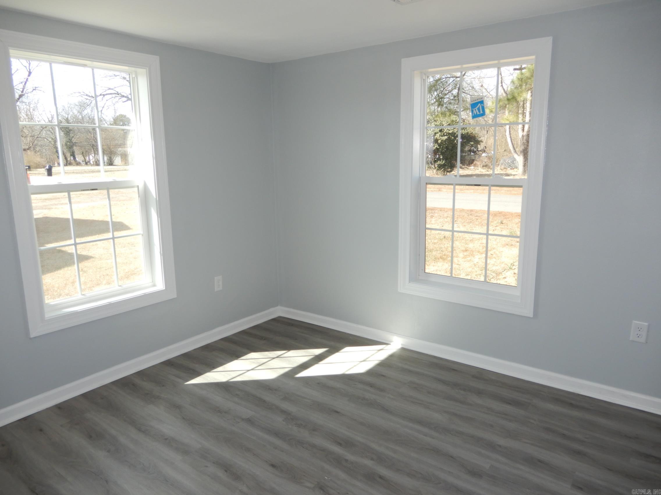 107 N Wilks Property Photo 15