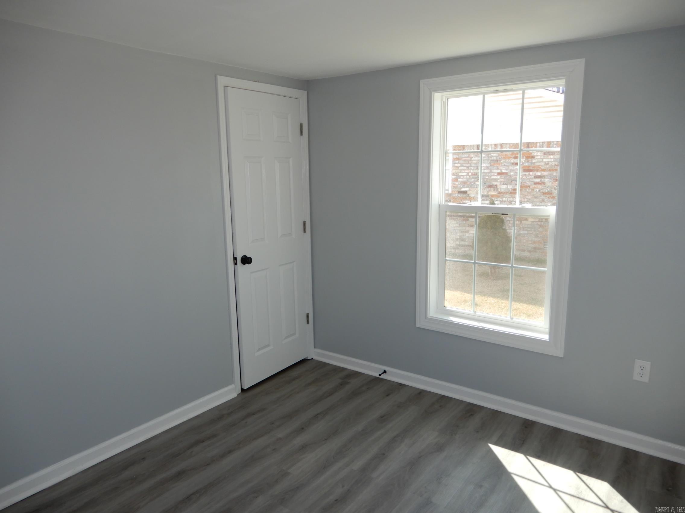 107 N Wilks Property Photo 16