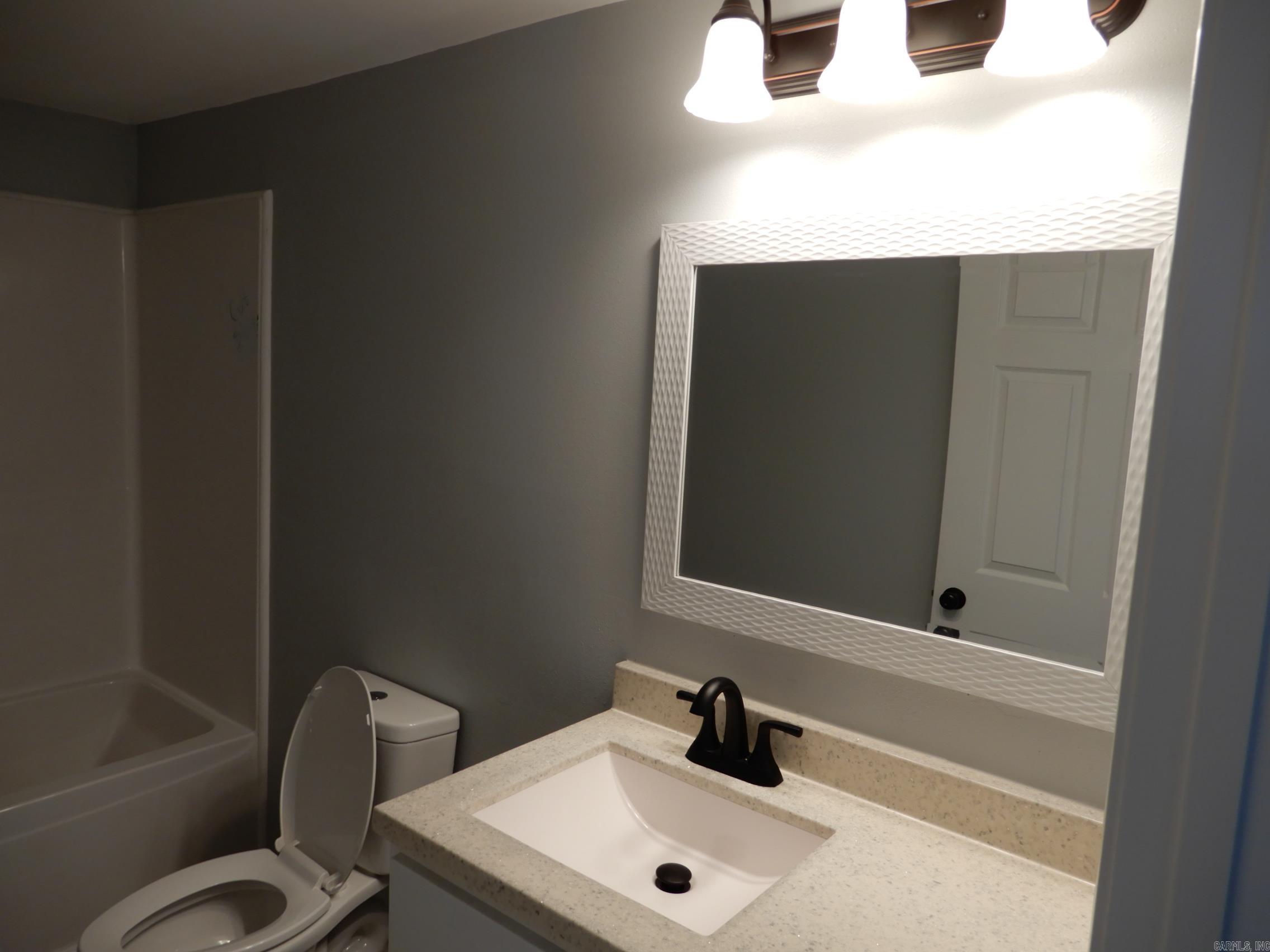107 N Wilks Property Photo 21