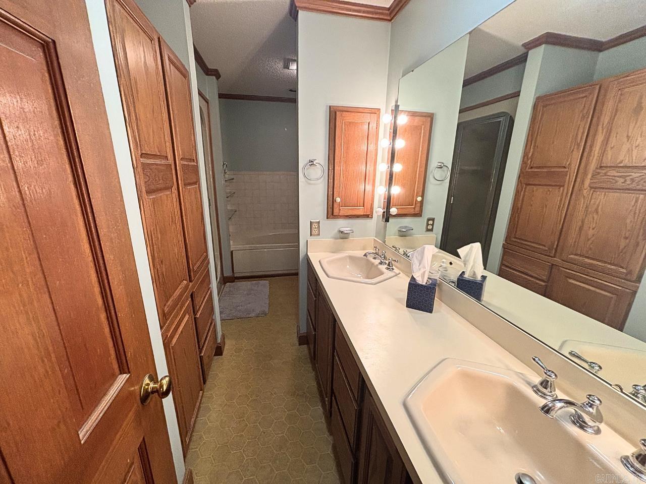 120 Emerson Place Property Photo 15
