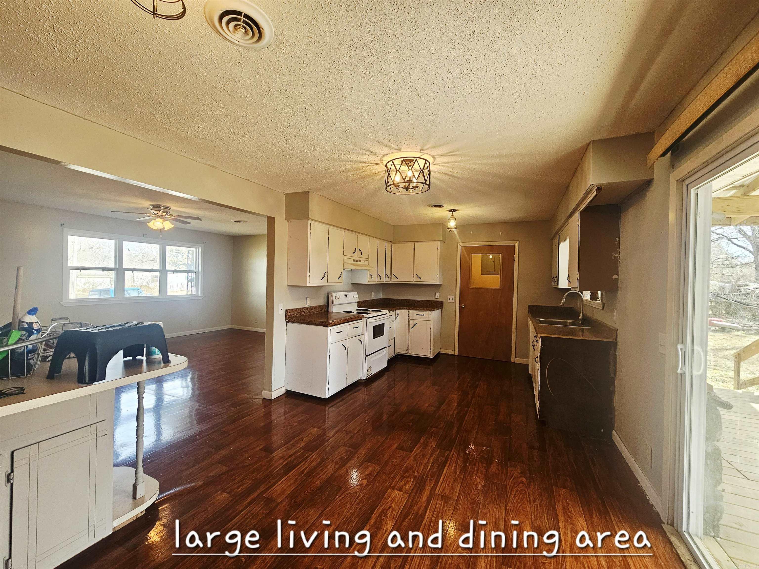 335 W Tennyson Street Property Photo 3