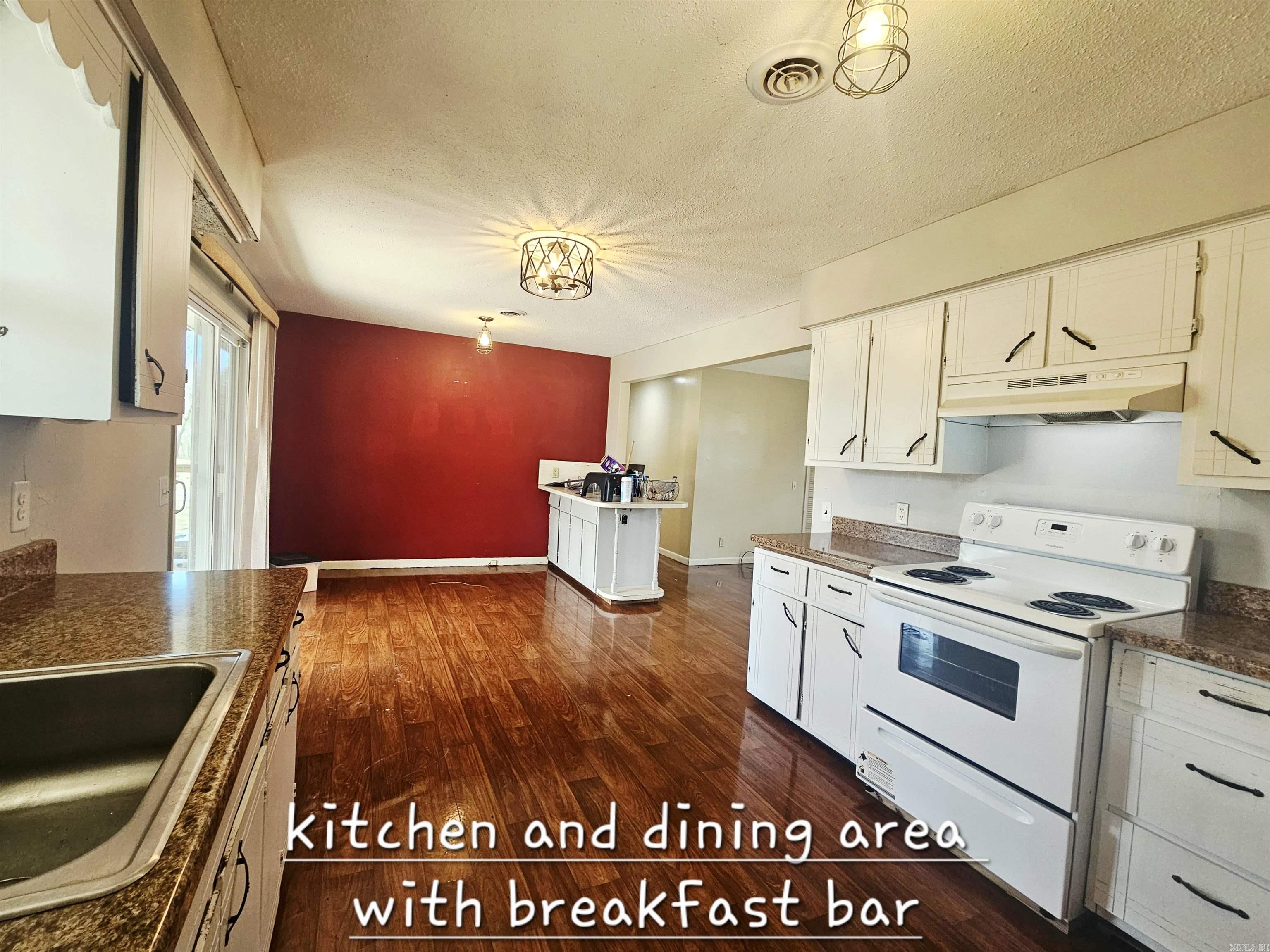335 W Tennyson Street Property Photo 4