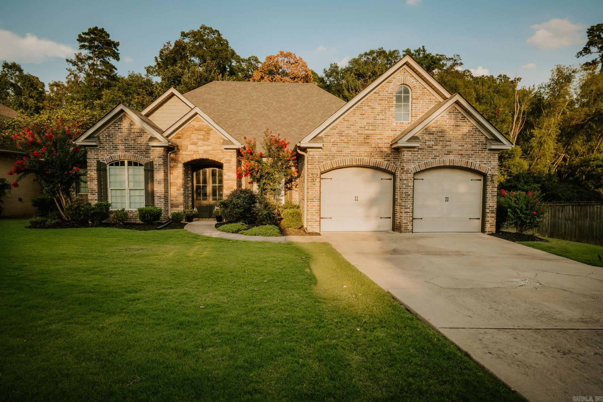 3908 Robinwood Circle Property Photo 2