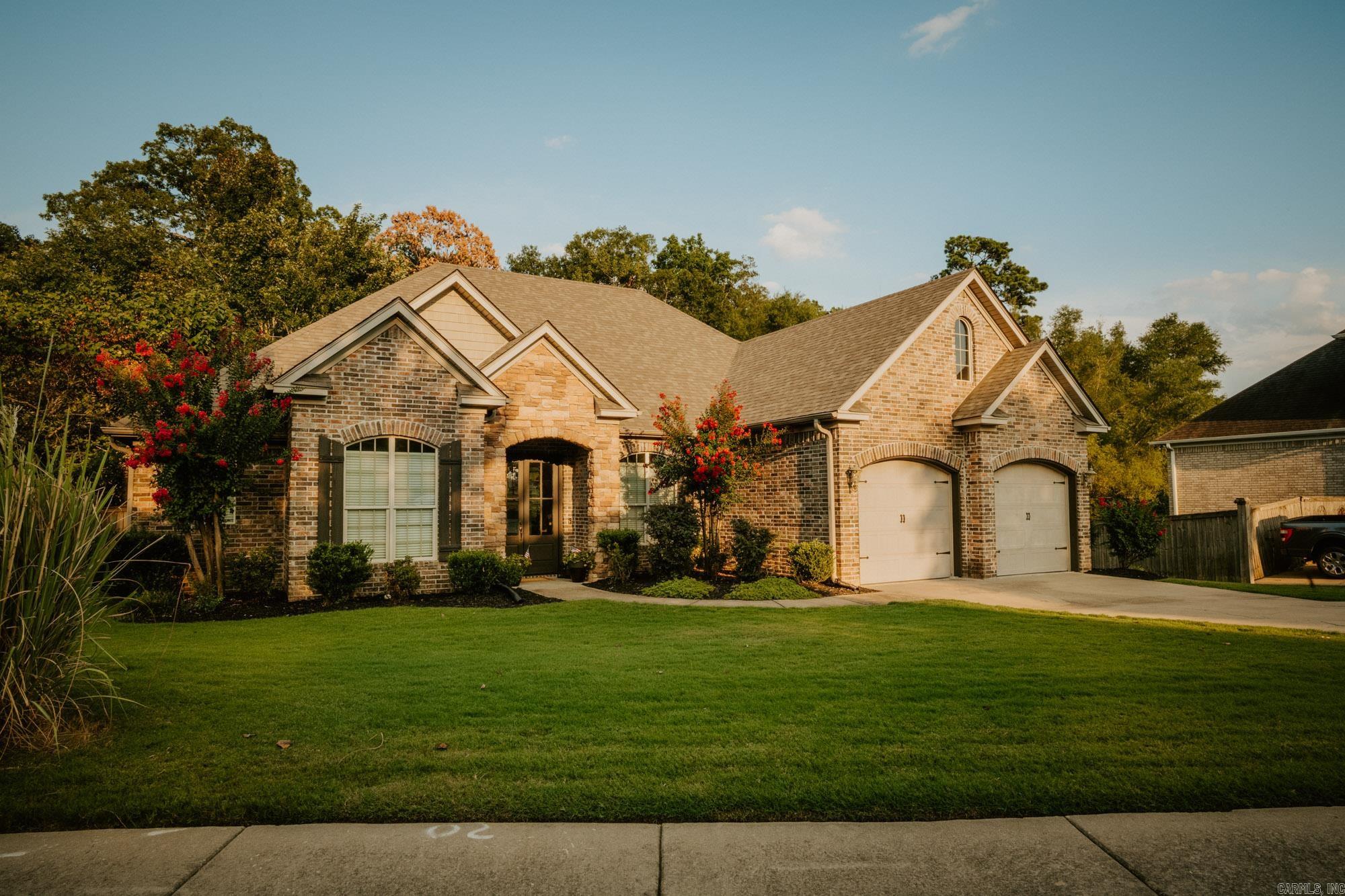 3908 Robinwood Circle Property Photo 4