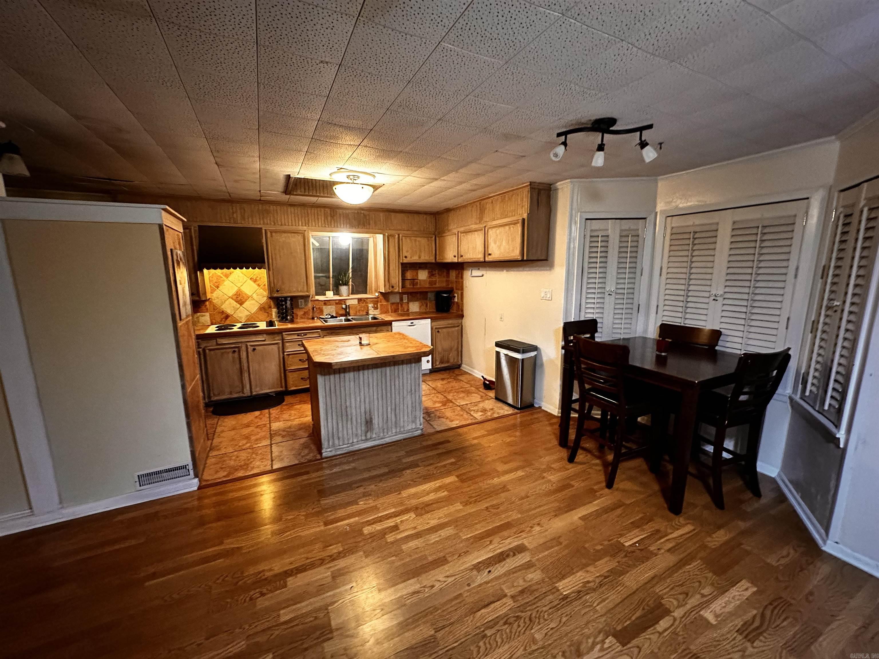 116 Haire Street Property Photo 4