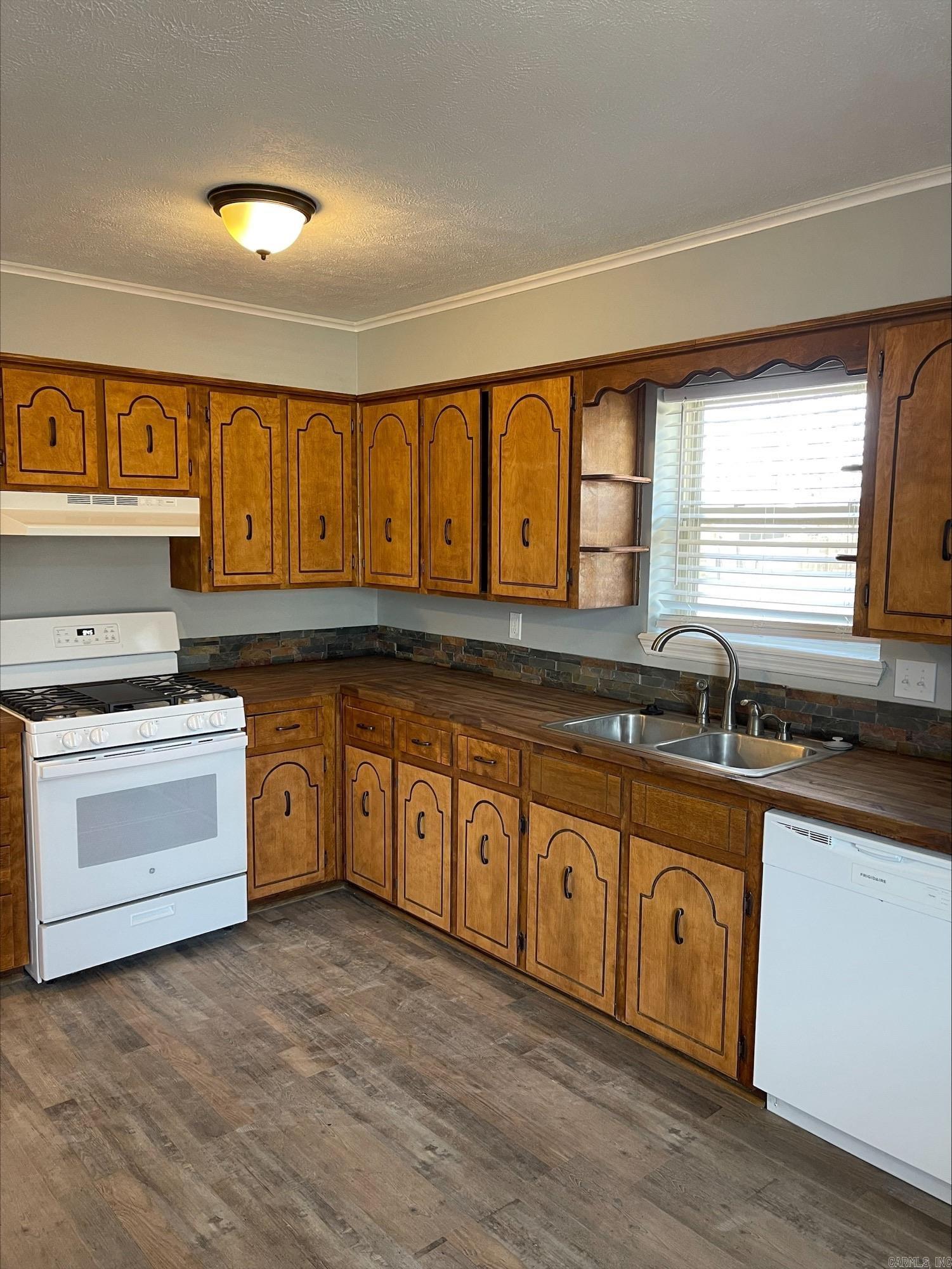 208 Elwood Dr Property Photo 8