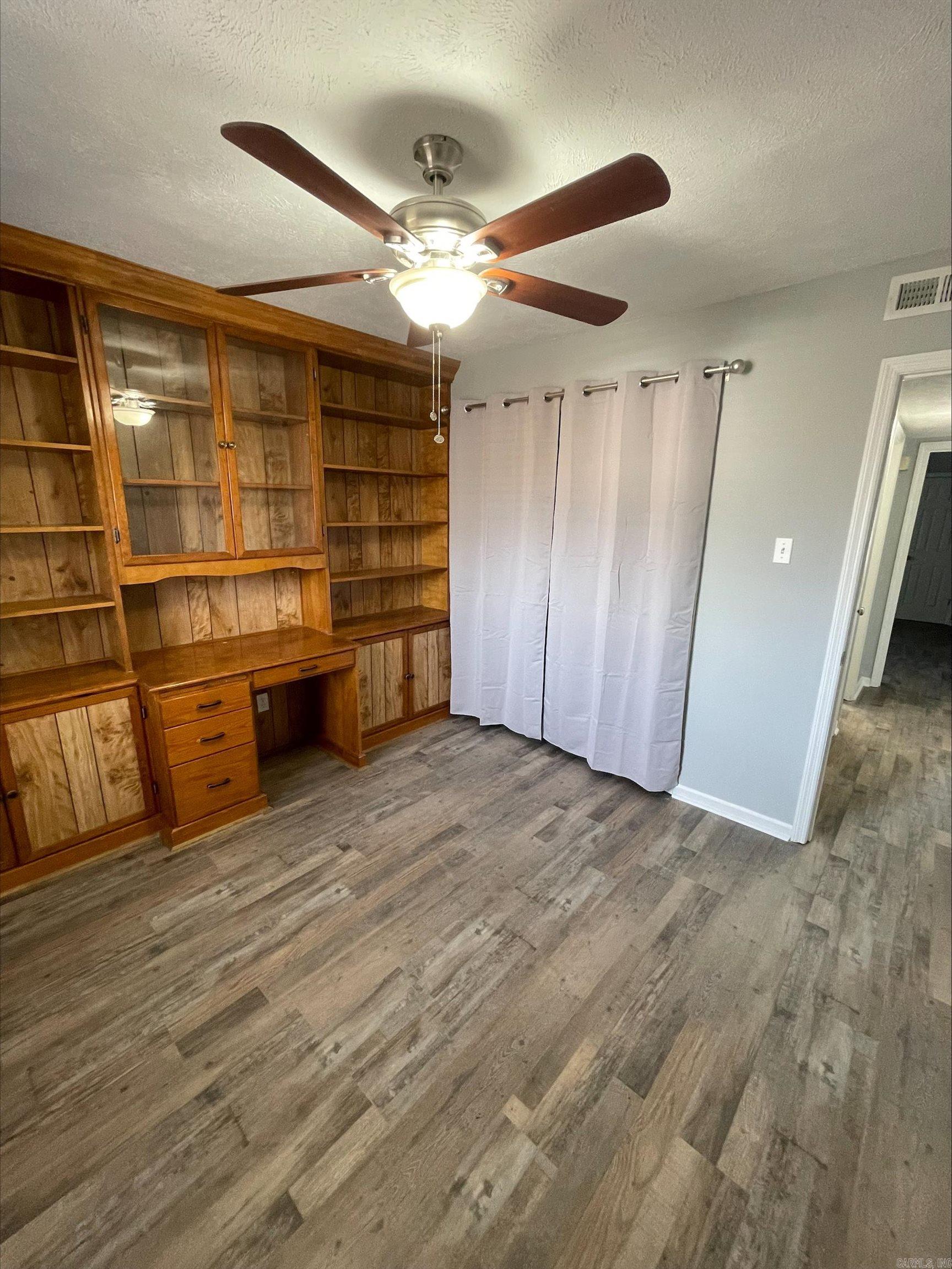 208 Elwood Dr Property Photo 9