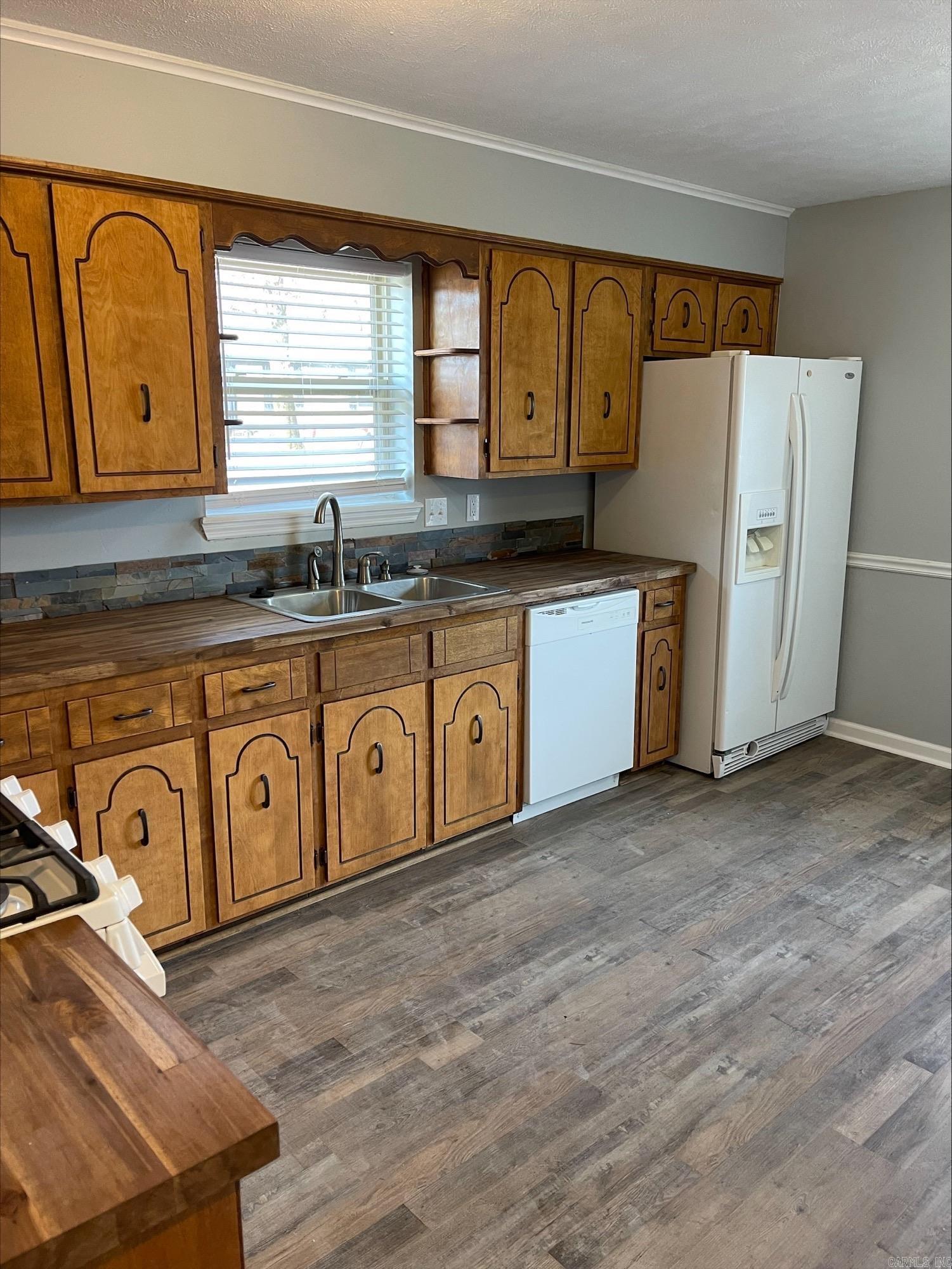 208 Elwood Dr Property Photo 11