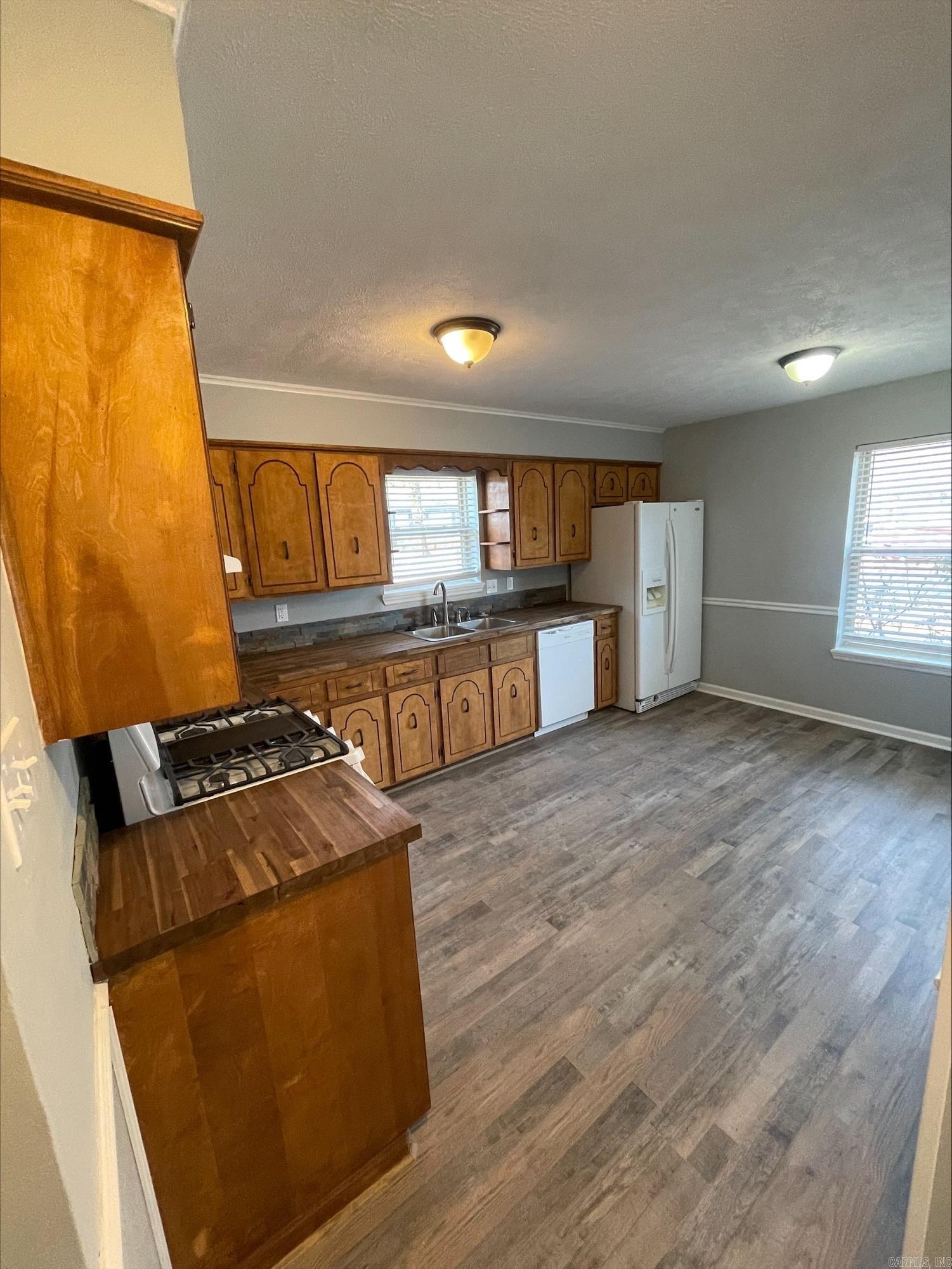 208 Elwood Dr Property Photo 12