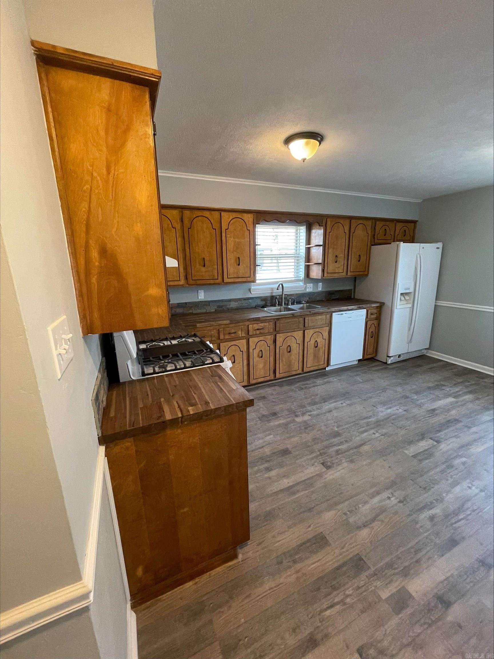 208 Elwood Dr Property Photo 13