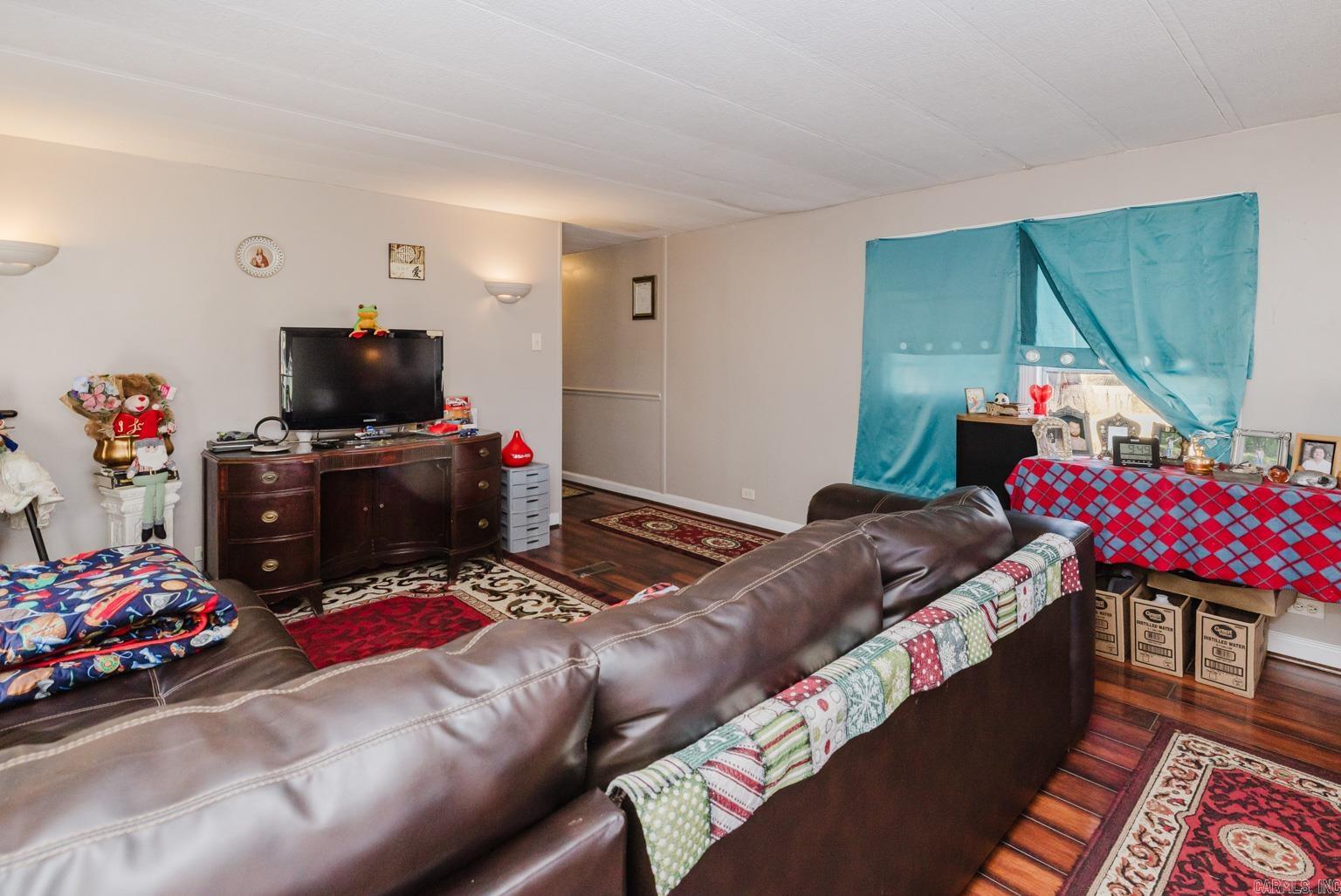 2913 Glennbrook Property Photo 7