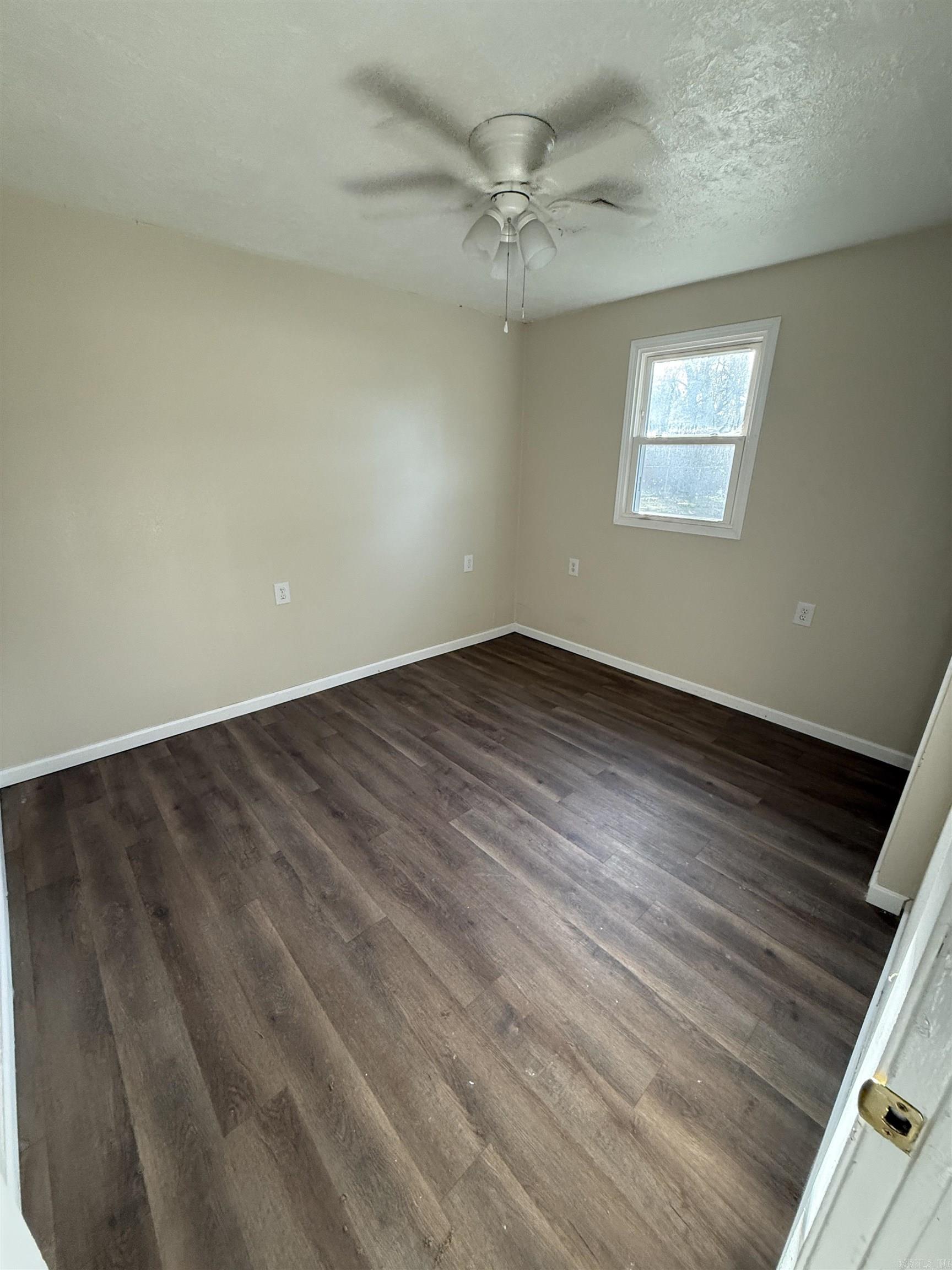 106 S 15th Avenue Property Photo 3