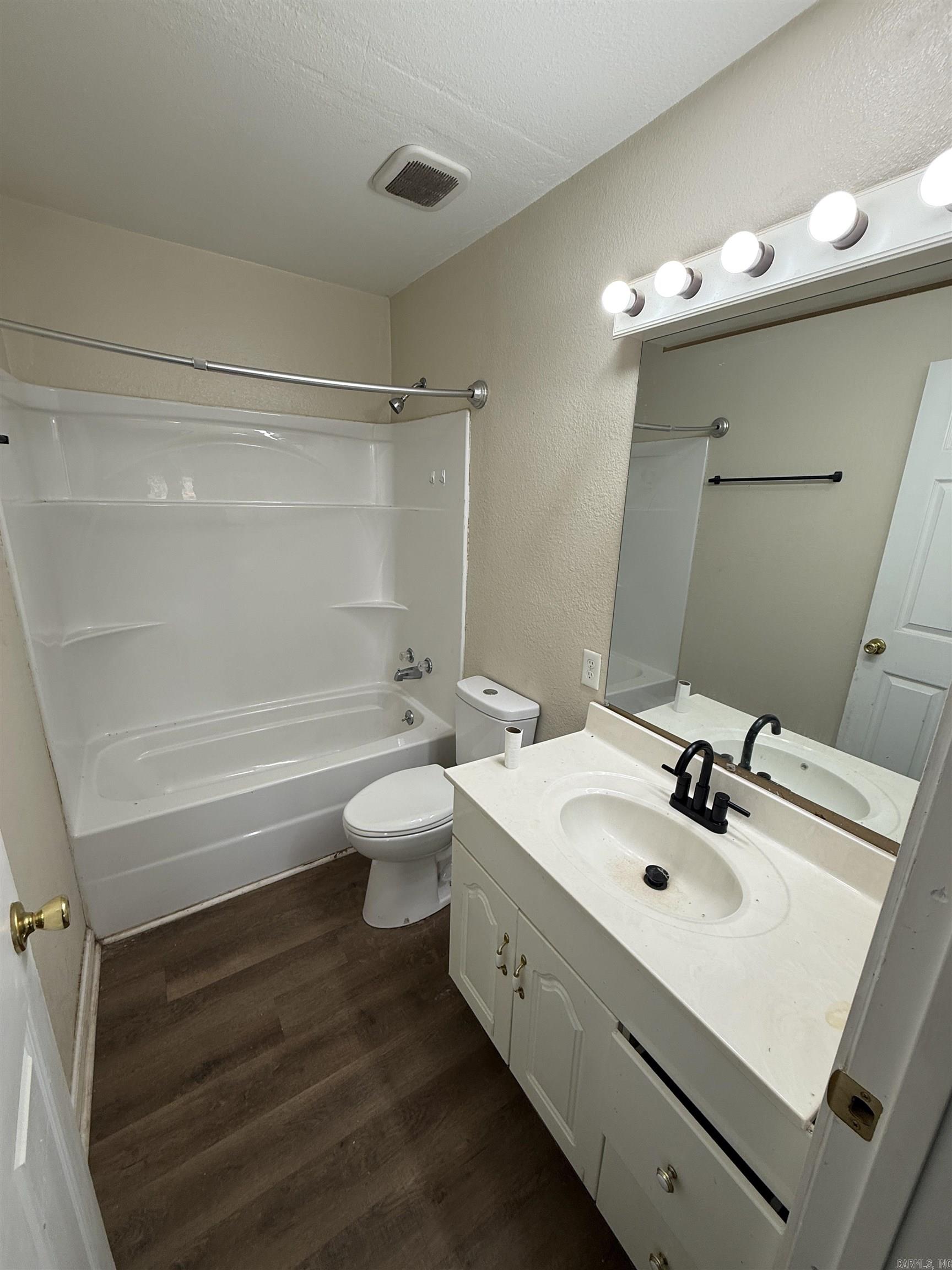106 S 15th Avenue Property Photo 8