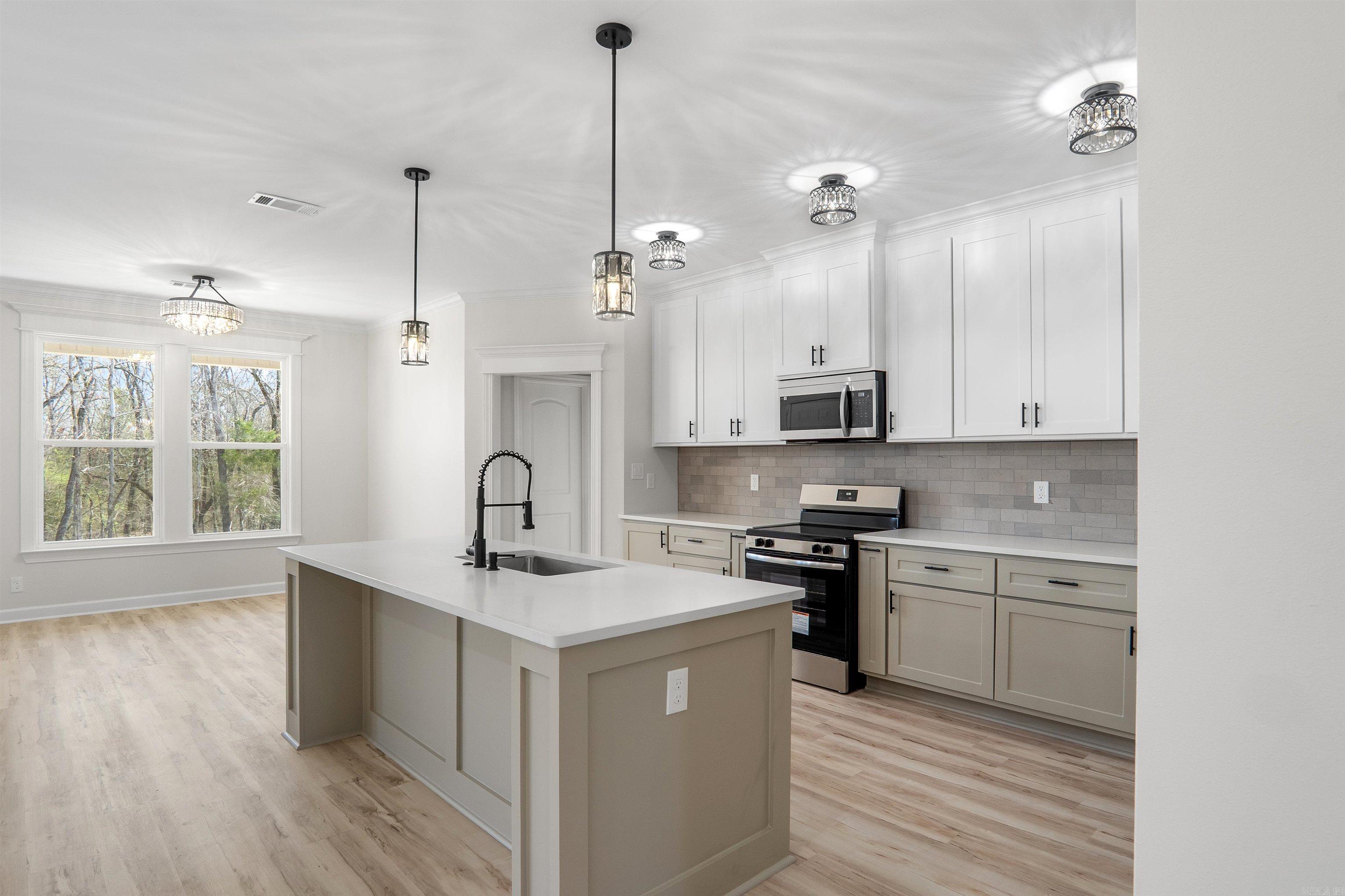 518 Madeleine Circle Property Photo 8