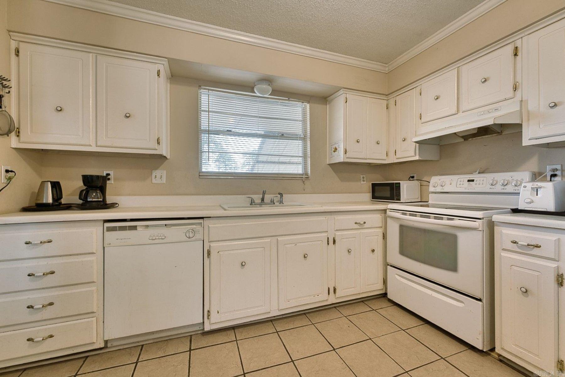 125 Carl Drive, Unit 15 Property Photo 9