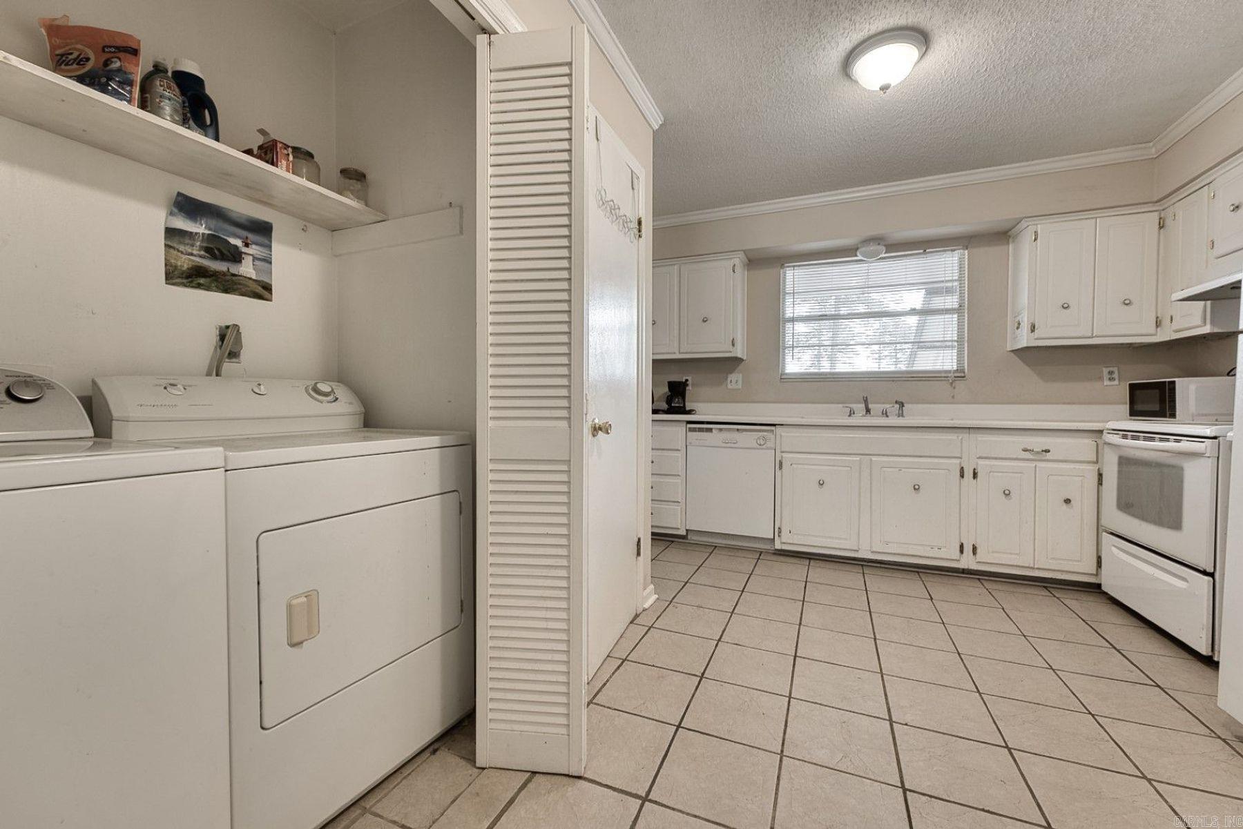 125 Carl Drive, Unit 15 Property Photo 11