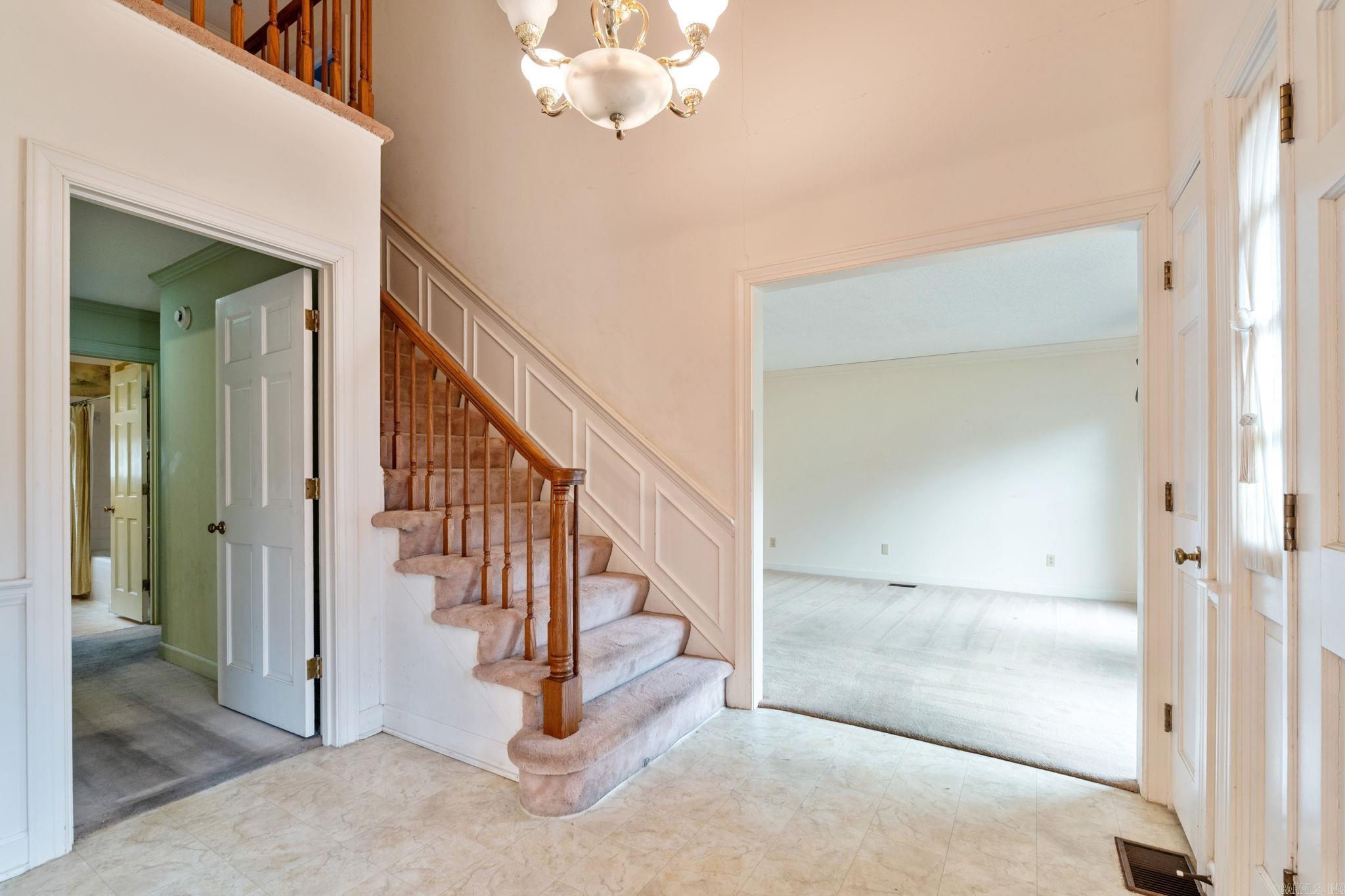 2105 Monticello Court Property Photo 4