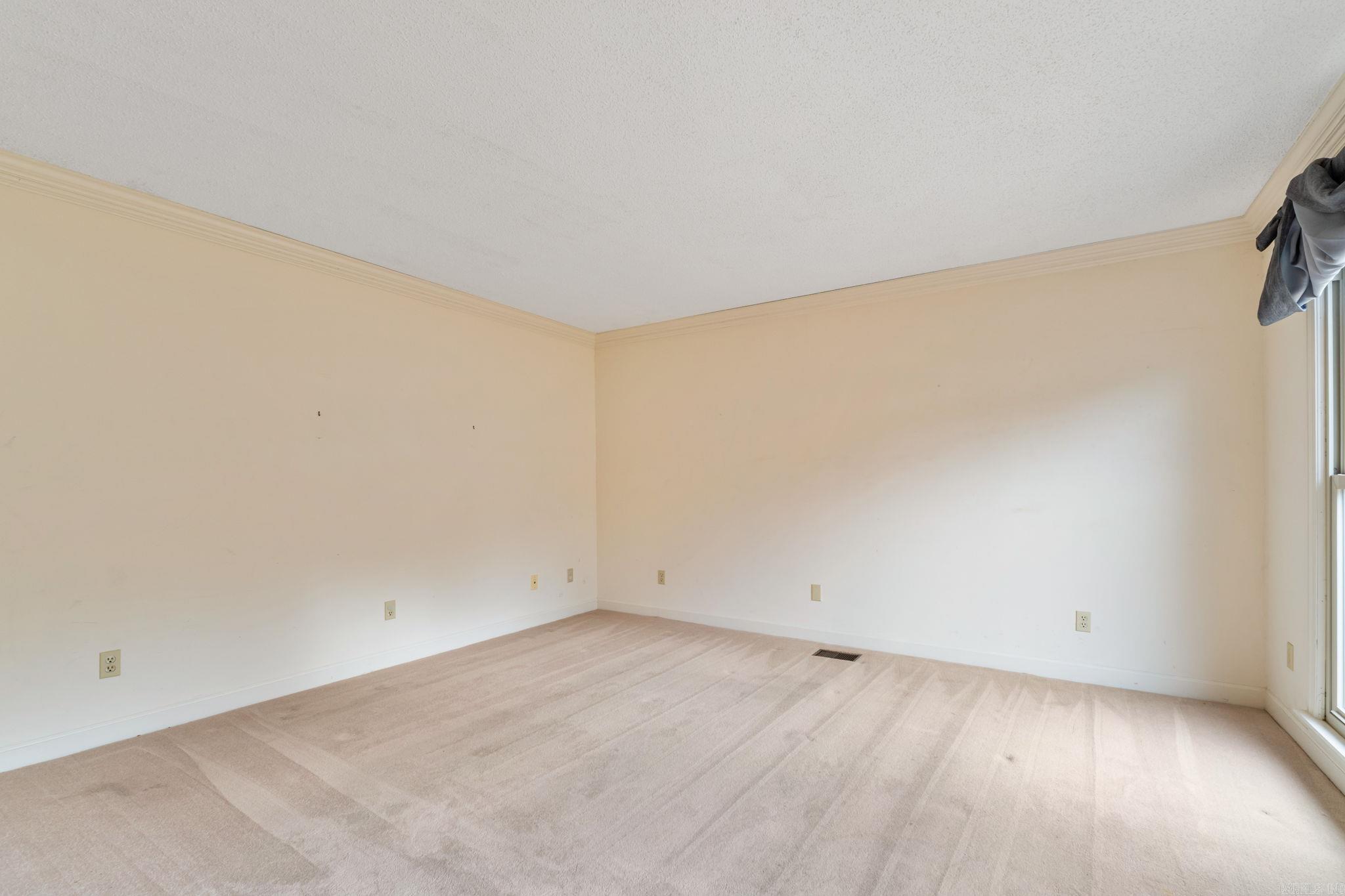 2105 Monticello Court Property Photo 5