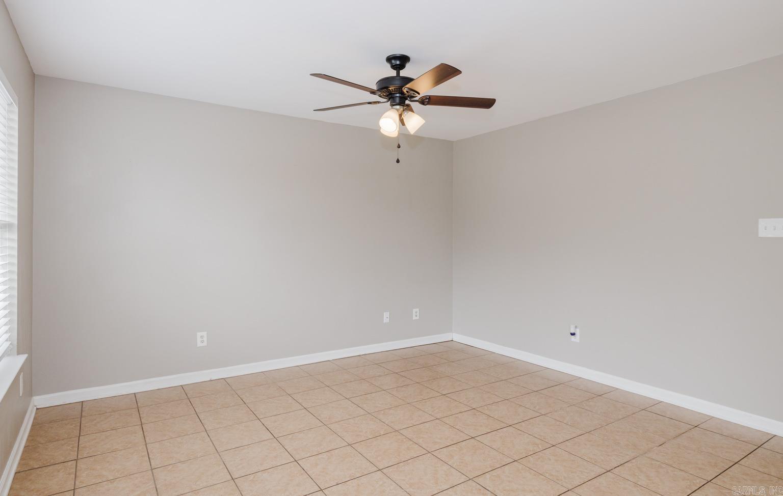 518 S Main Property Photo 5