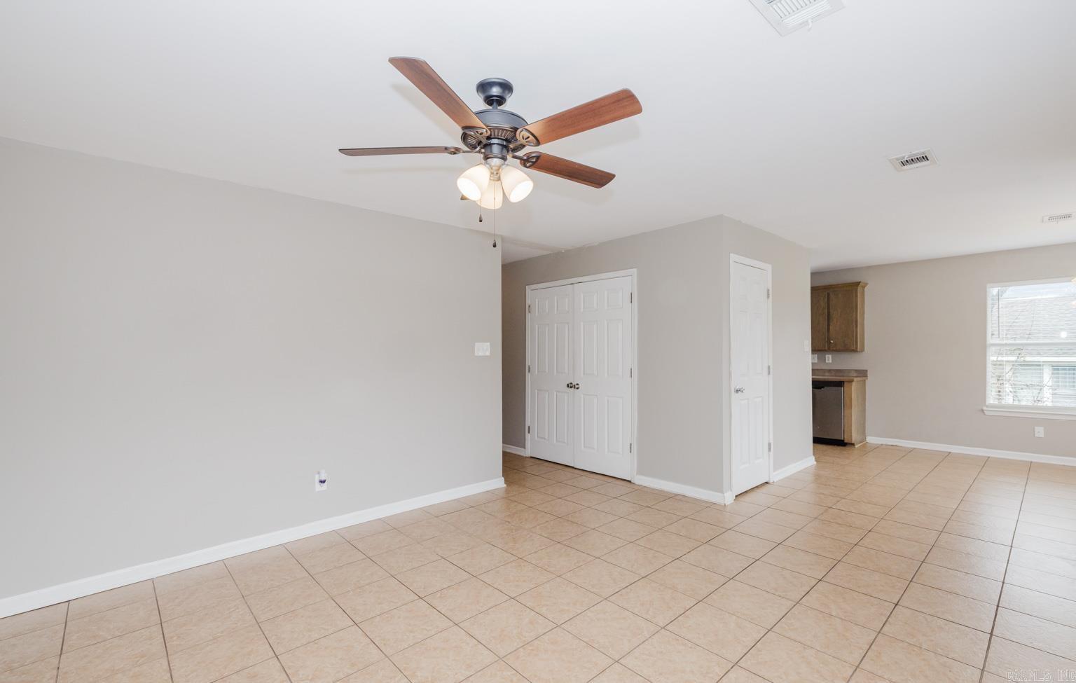 518 S Main Property Photo 8