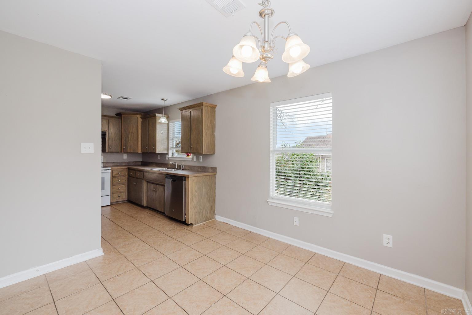 518 S Main Property Photo 10