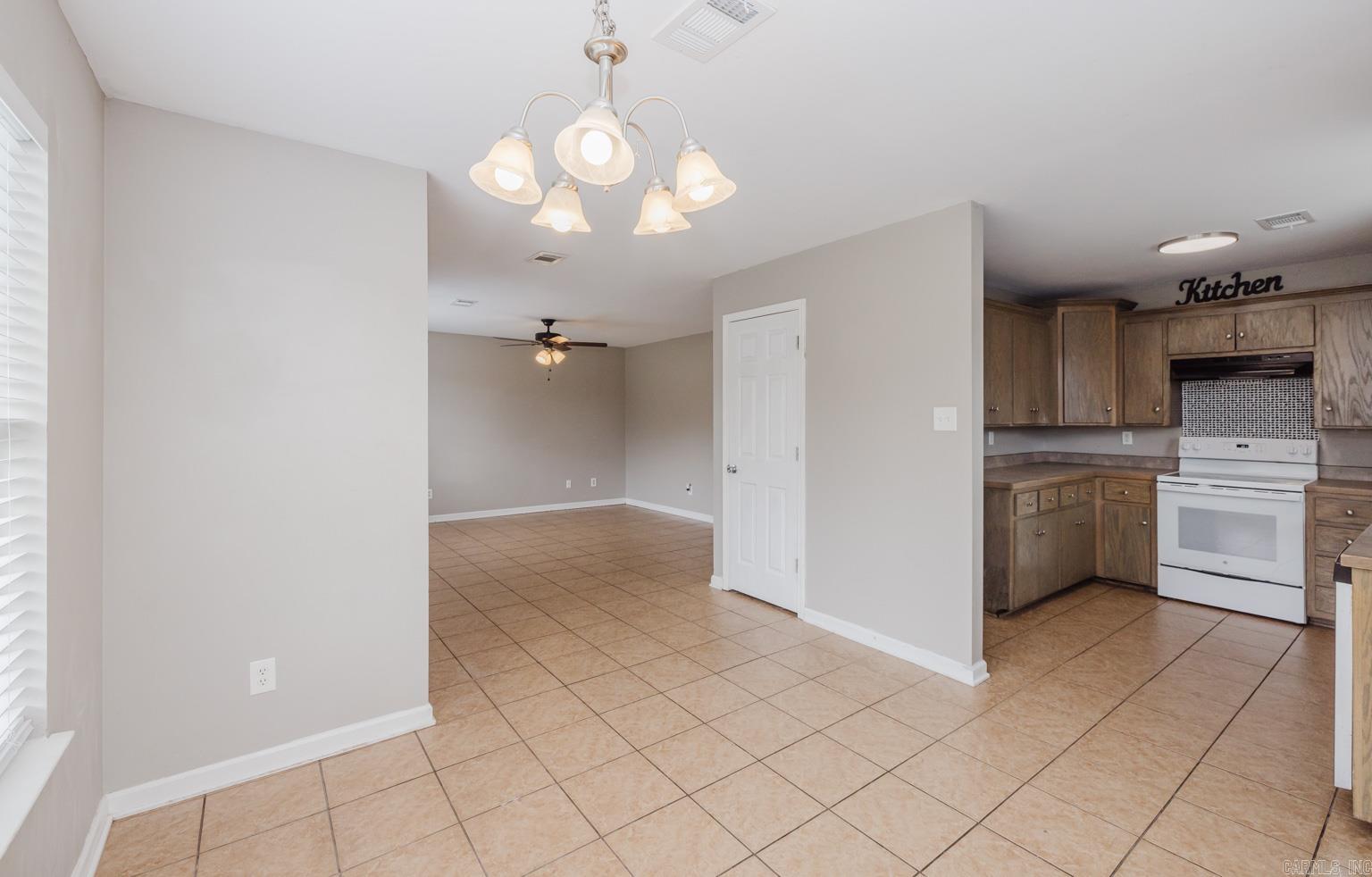 518 S Main Property Photo 11