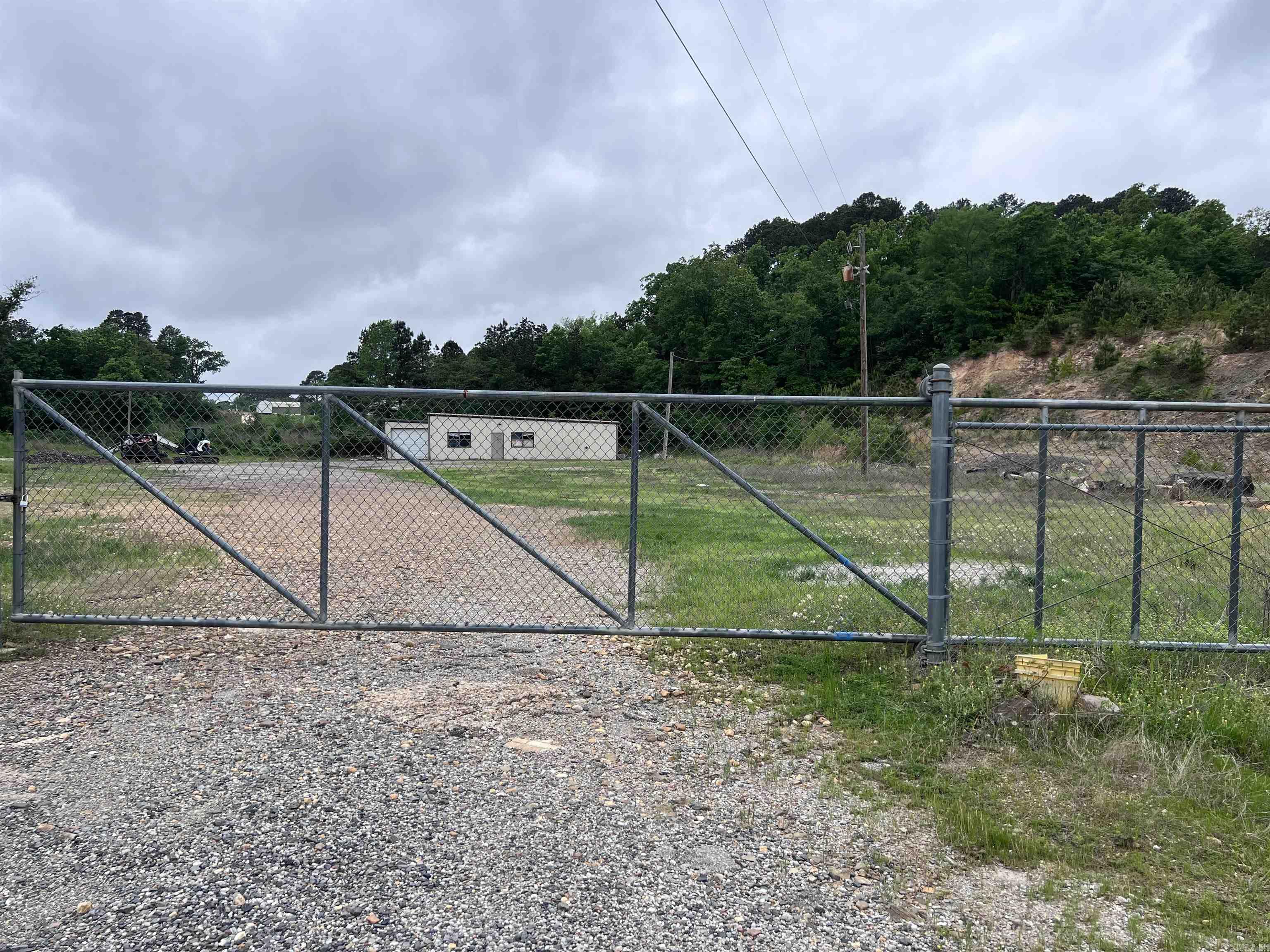 1966 Airport Rd Property Photo 4