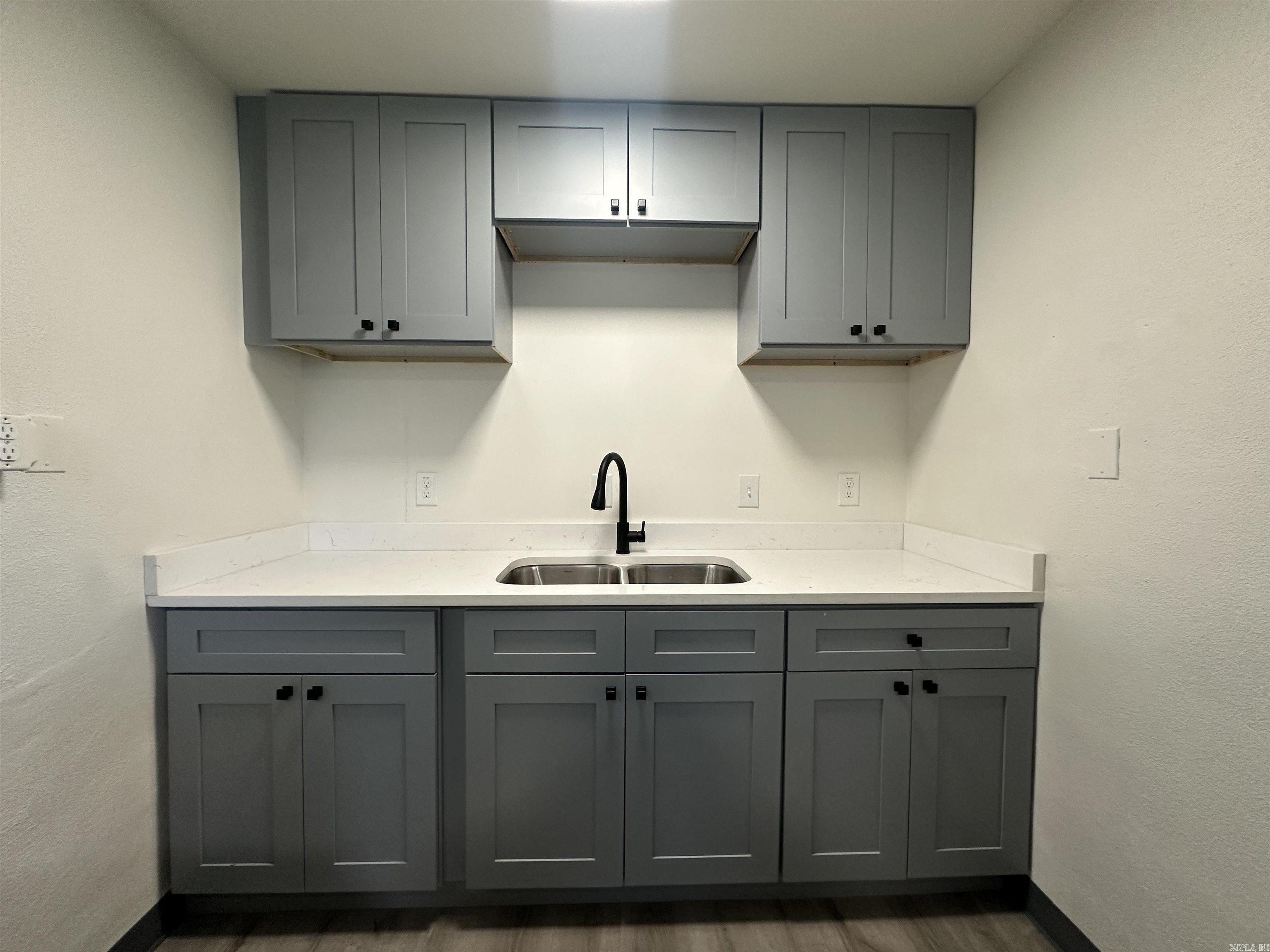 904 W 25th Street Property Photo 3