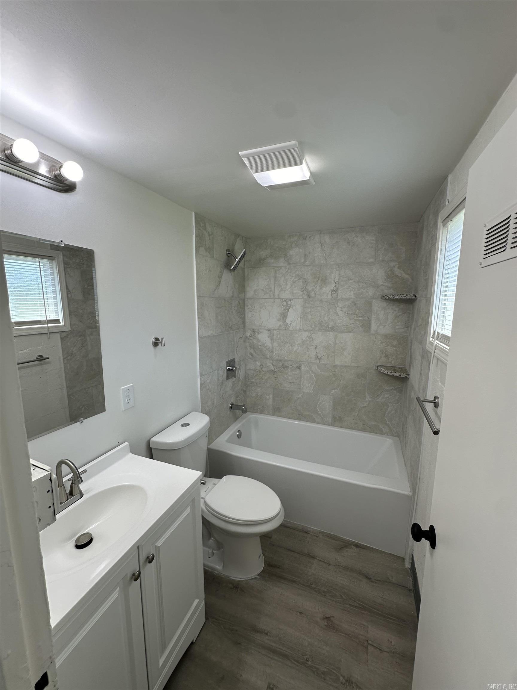 904 W 25th Street Property Photo 6