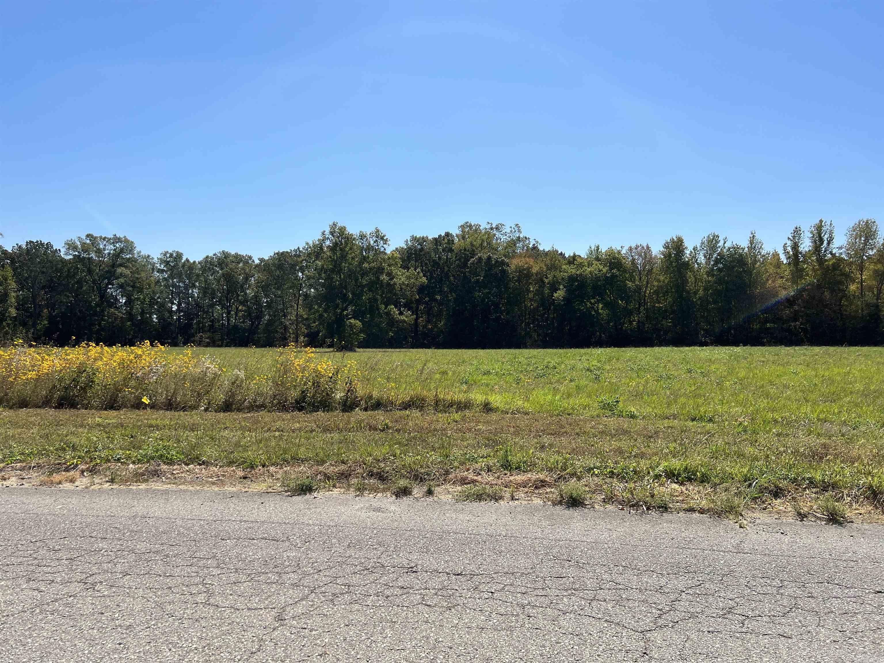 1301 Airport Loop Property Photo 2