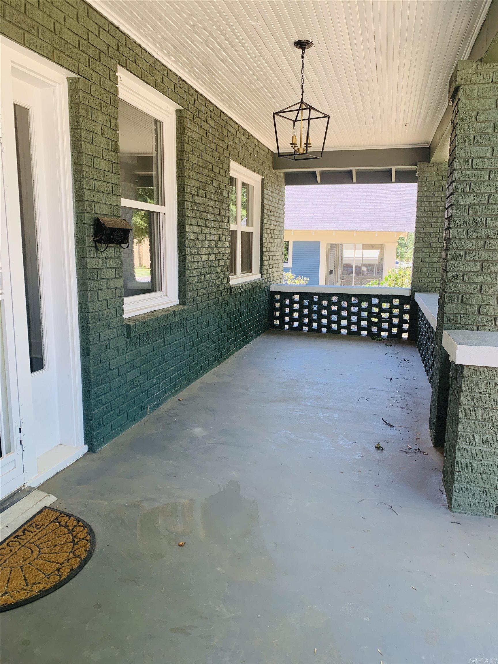 2411 W 16th Street Property Photo 5